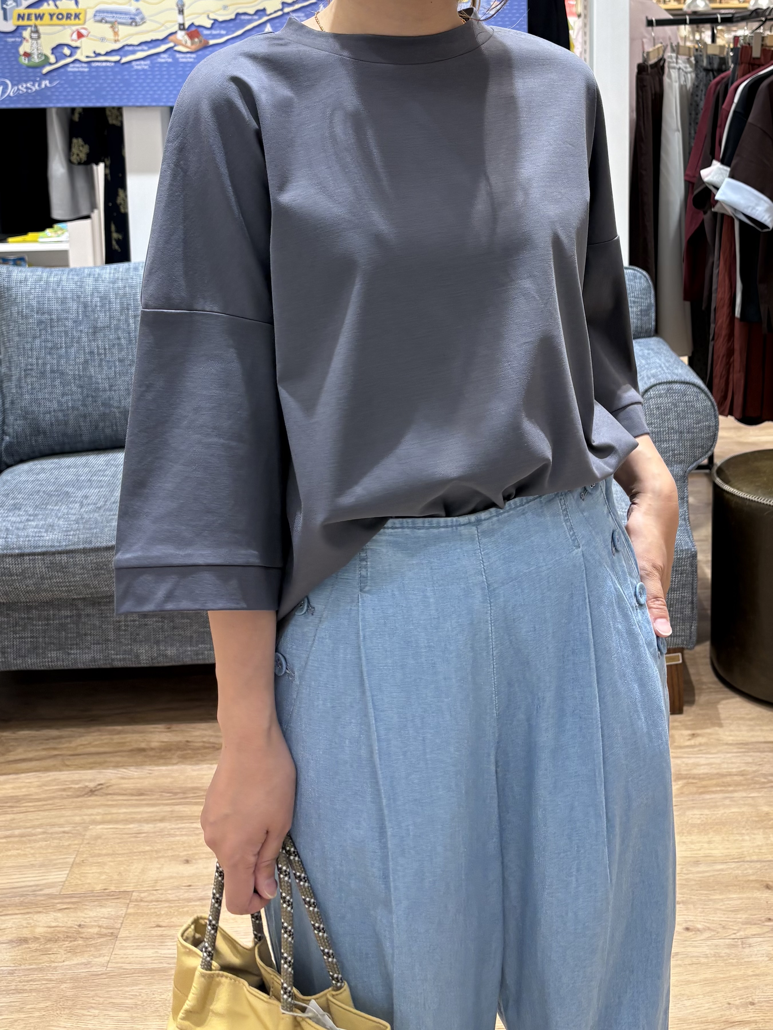 yuinaさんの「Dessin｜【体型カバー】美光沢カットソーボクシーシルエット」を使ったコーディネート