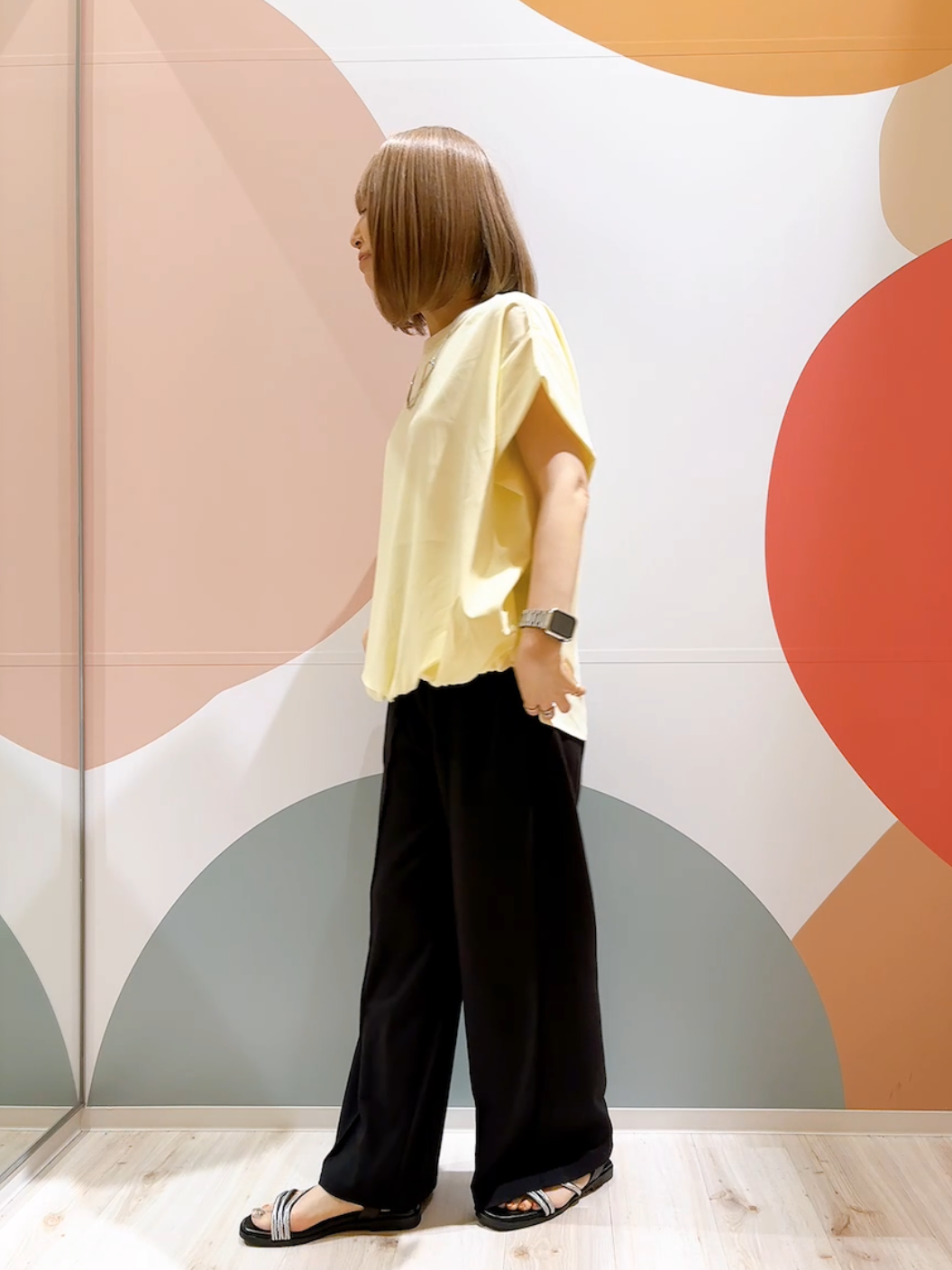 長男さんの「SHOO･LA･RUE｜【洗濯機可/体型カバー】インしてる風 ふんわり裾バルーントップス」を使ったコーディネート