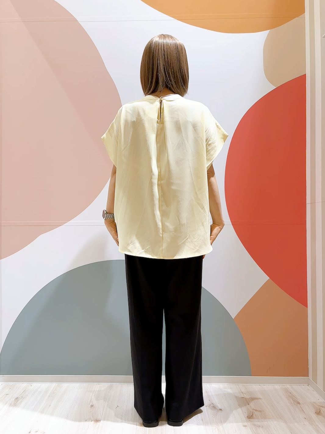 長男さんの「SHOO･LA･RUE｜【洗濯機可/体型カバー】インしてる風 ふんわり裾バルーントップス」を使ったコーディネート