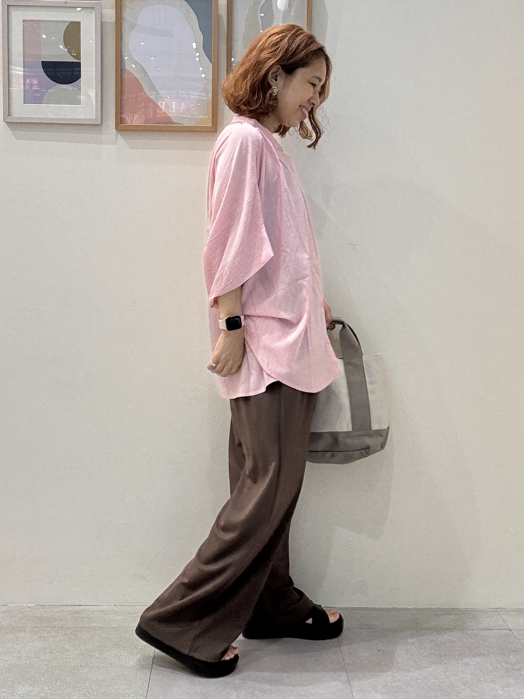 たけぴさんの「SHOO･LA･RUE｜【洗濯機可/体型カバー】二の腕隠れる ゆるっとドルマンバンドカラーシャツ」を使ったコーディネート