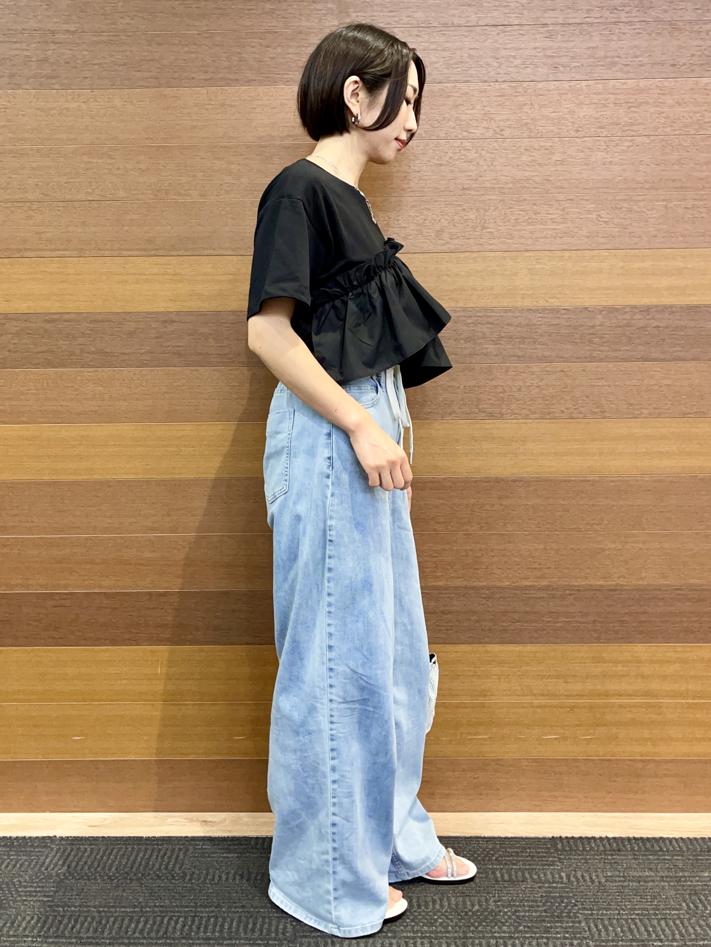 umiさんの「OPAQUE.CLIP｜【接触冷感】アシメフリルドッキングカットソー《洗濯機OK》」を使ったコーディネート