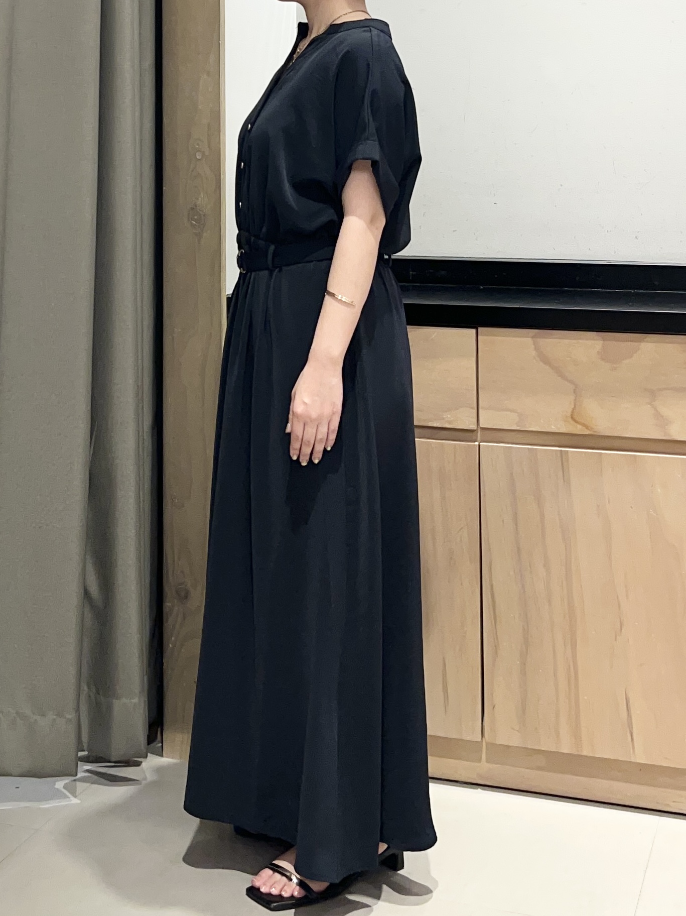 かのさんの「THE SHOP TK｜【M-XL/防しわ/UV】やみつきになる とろみスキッパーワンピース」を使ったコーディネート