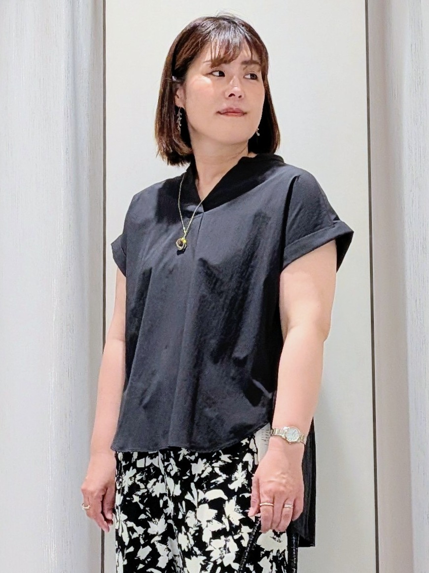 Onumaさんの「UNTITLED｜【吸水速乾/接触冷感】バックプリーツデザインブラウス」を使ったコーディネート