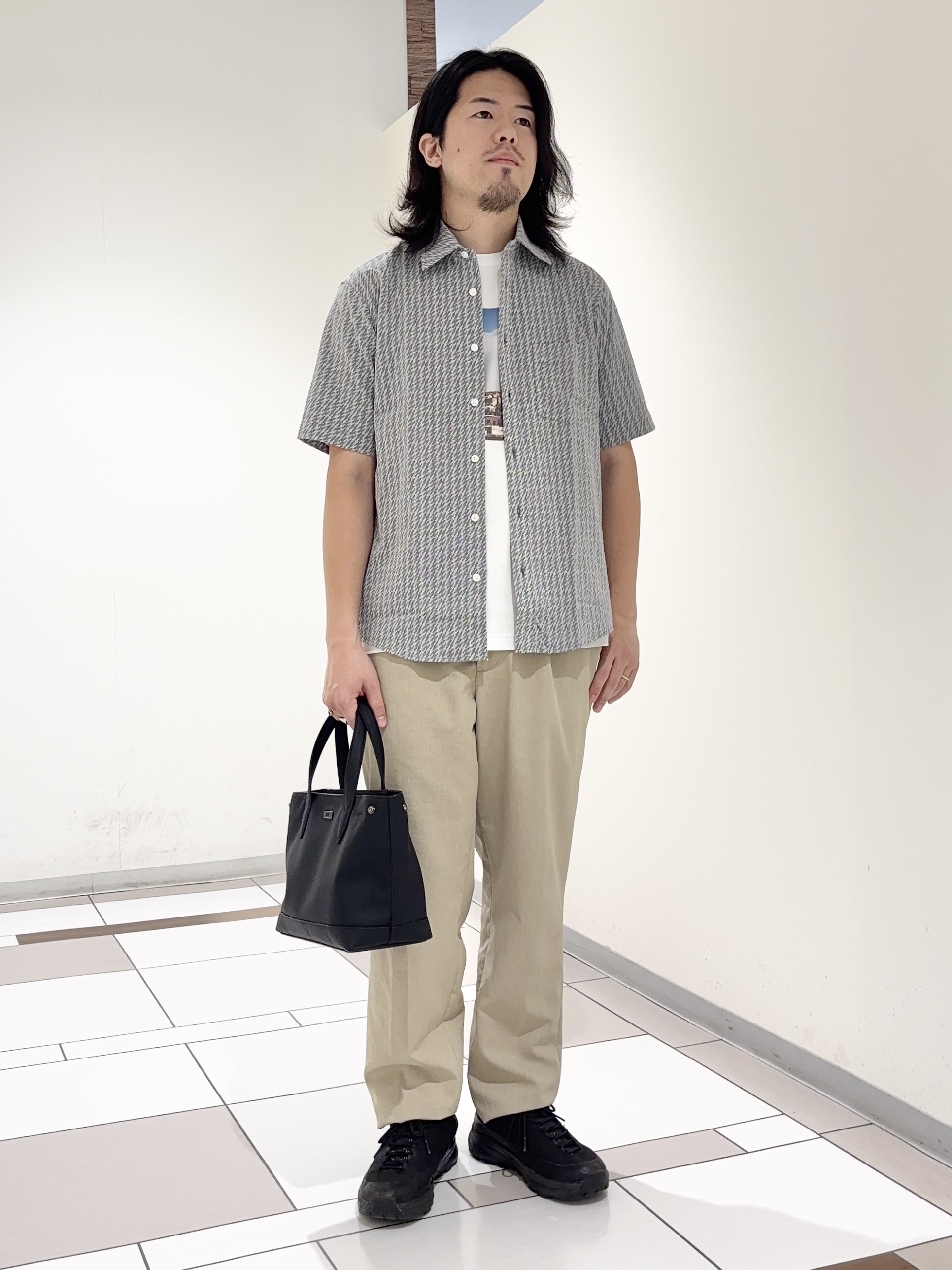 及川さんの「TAKEO KIKUCHI｜播州織り 千鳥 半袖シャツ」を使ったコーディネート