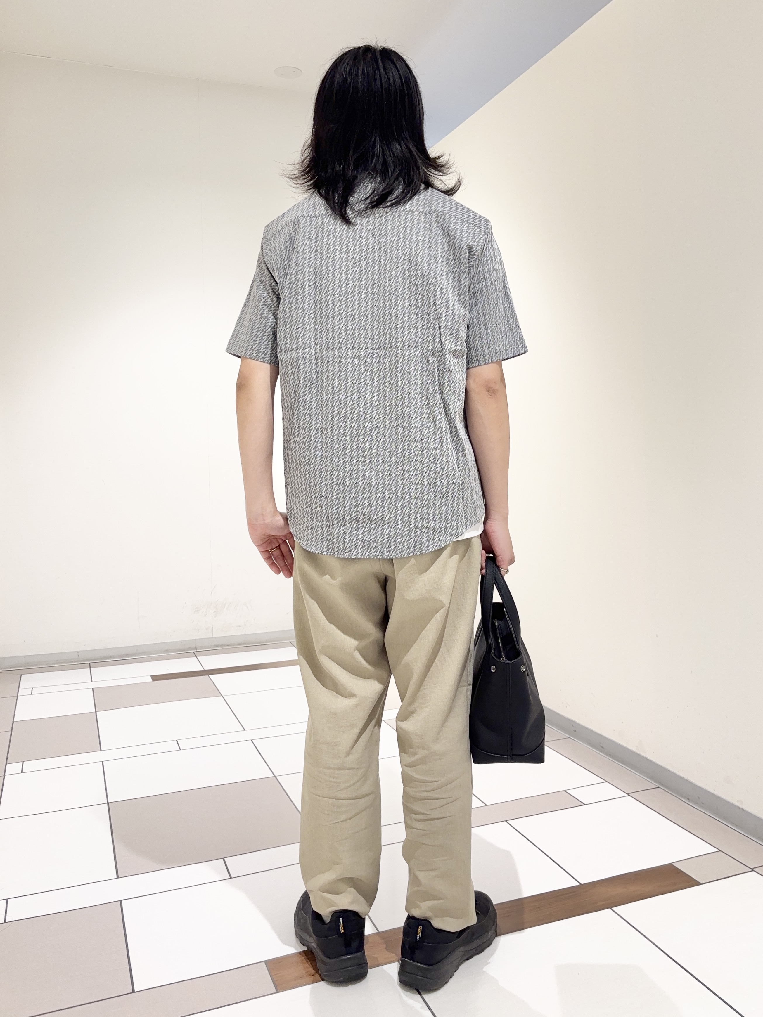 及川さんの「TAKEO KIKUCHI｜播州織り 千鳥 半袖シャツ」を使ったコーディネート