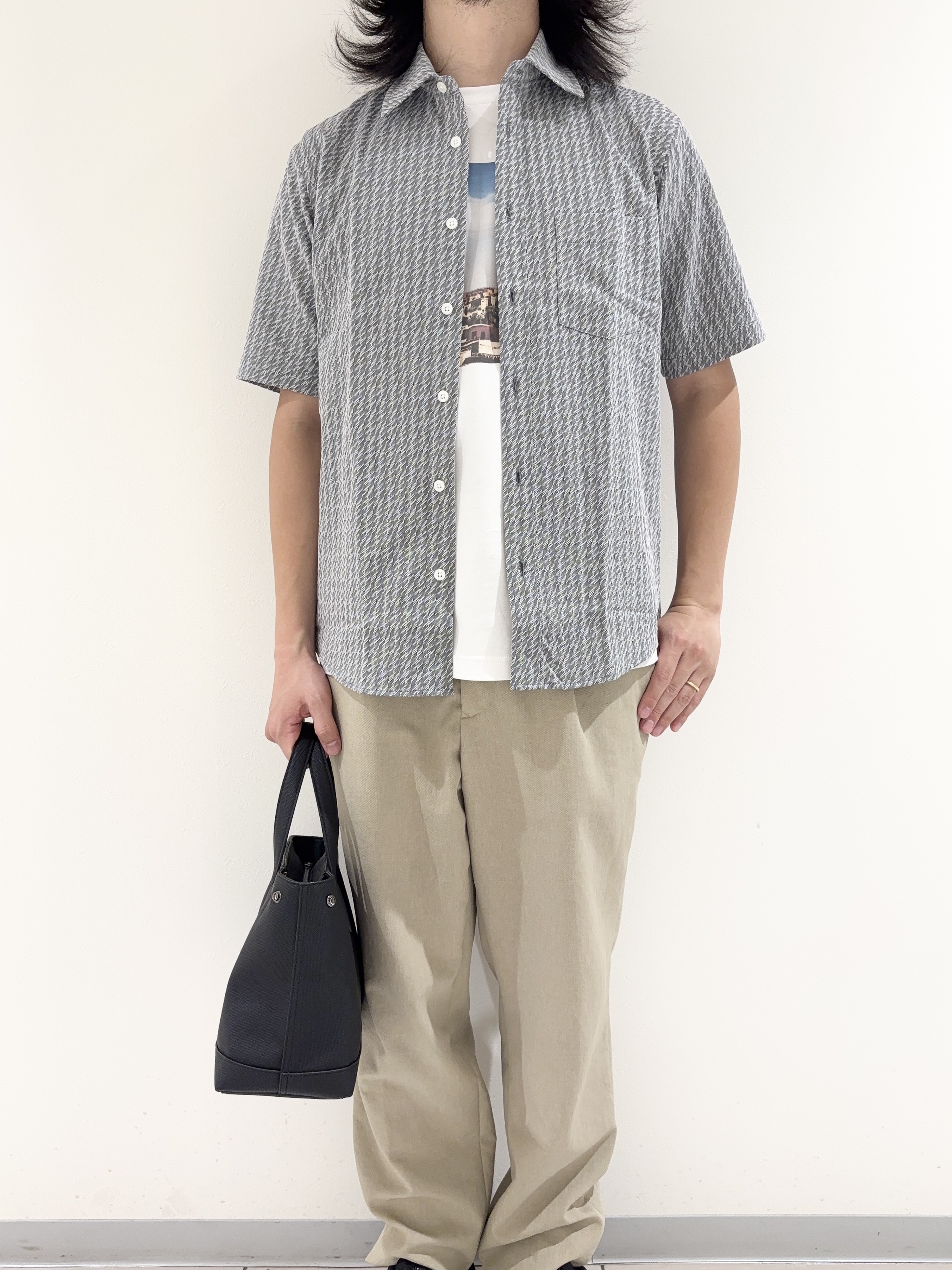 及川さんの「TAKEO KIKUCHI｜播州織り 千鳥 半袖シャツ」を使ったコーディネート