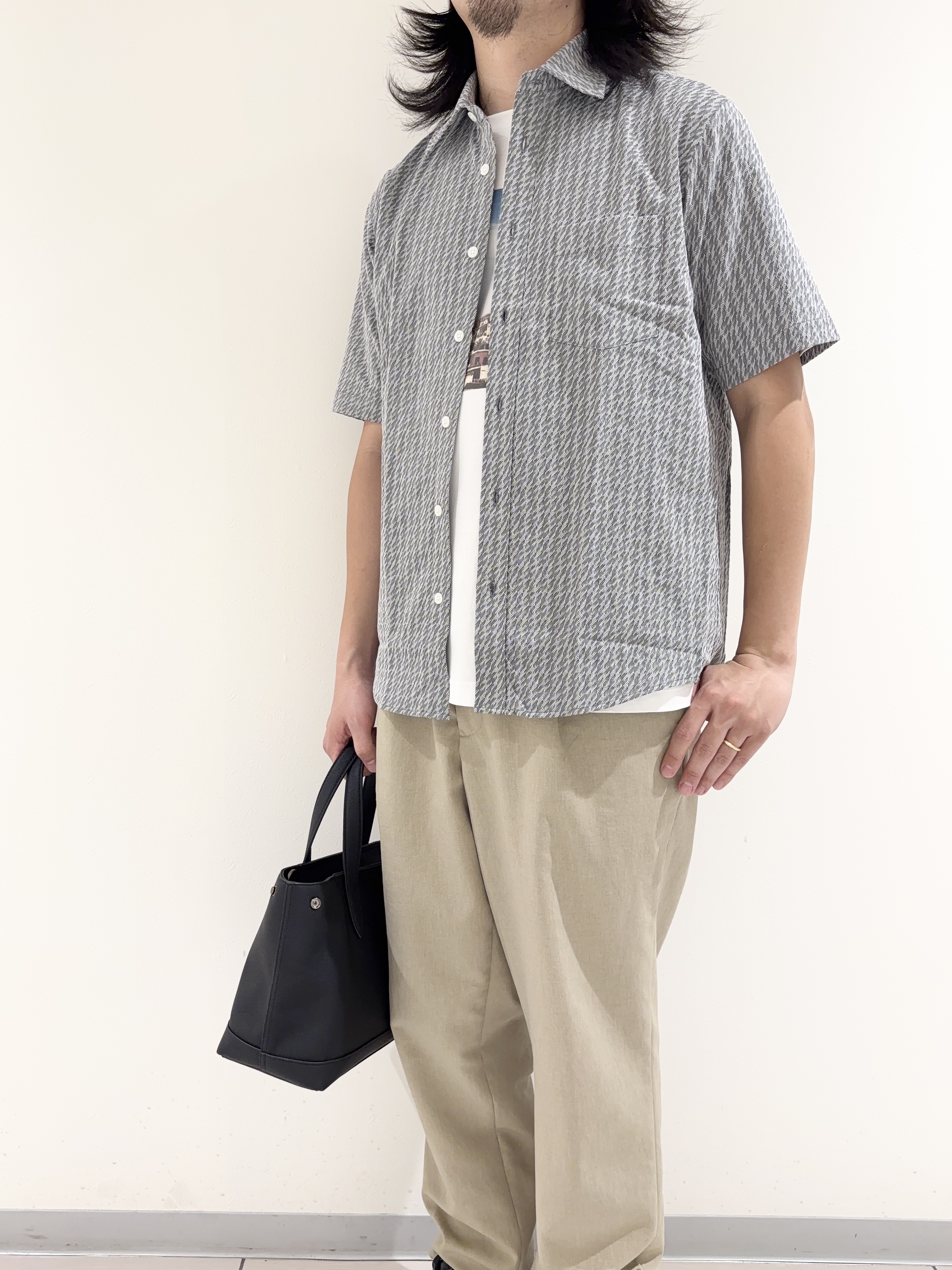 及川さんの「TAKEO KIKUCHI｜播州織り 千鳥 半袖シャツ」を使ったコーディネート
