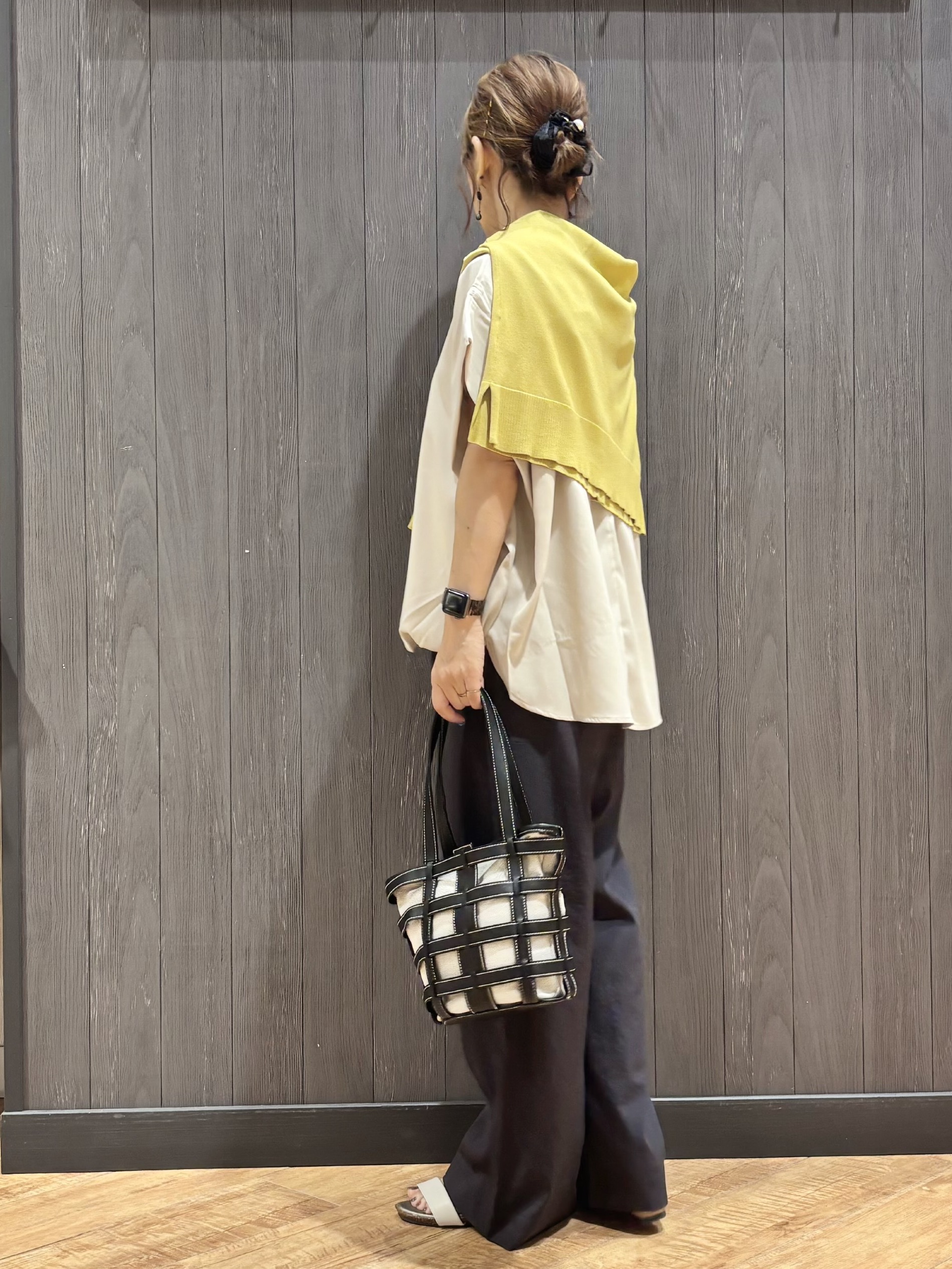 meiさんの「SHOO･LA･RUE｜【洗濯機可/体型カバー】インしてる風 ふんわり裾バルーントップス」を使ったコーディネート