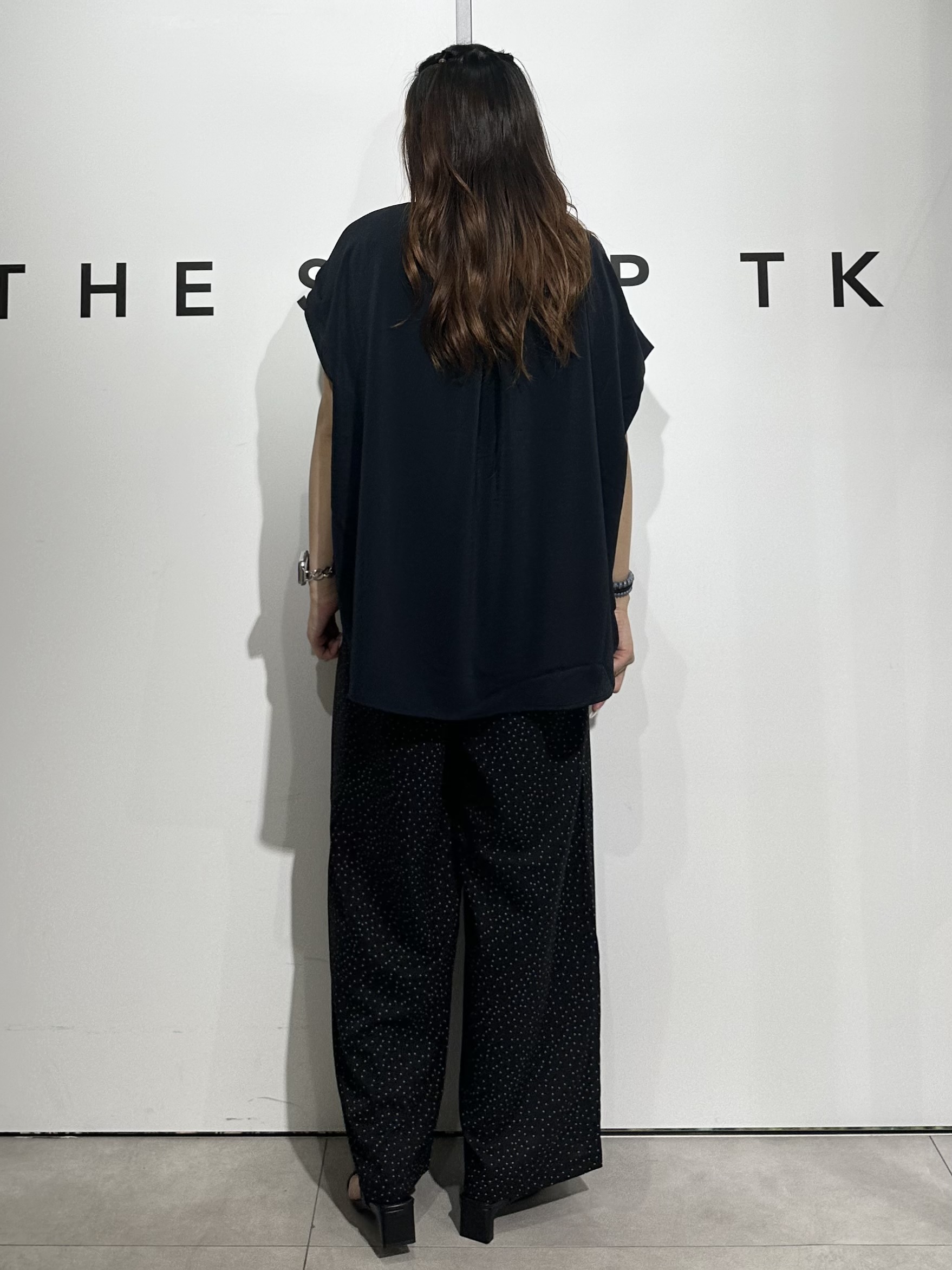 cottonさんの「THE SHOP TK｜【防シワ/UV/セットアップ可】やみつきになる とろみバンドカラーブラウス」を使ったコーディネート