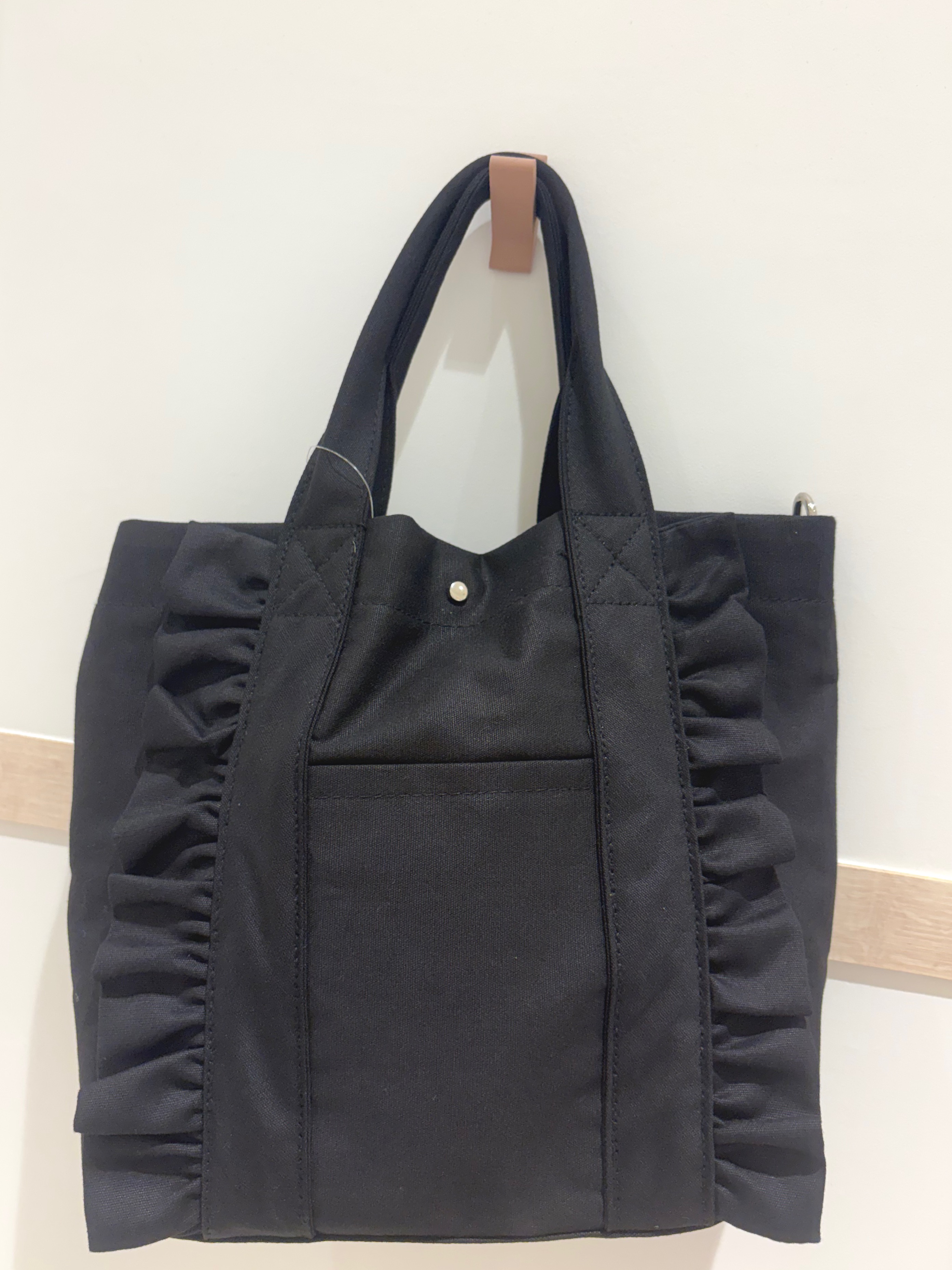 nanaさんの「SHOO･LA･RUE｜【UV/洗濯機可】ほんのりシアーで上品な バックギャザーブラウス」を使ったコーディネート