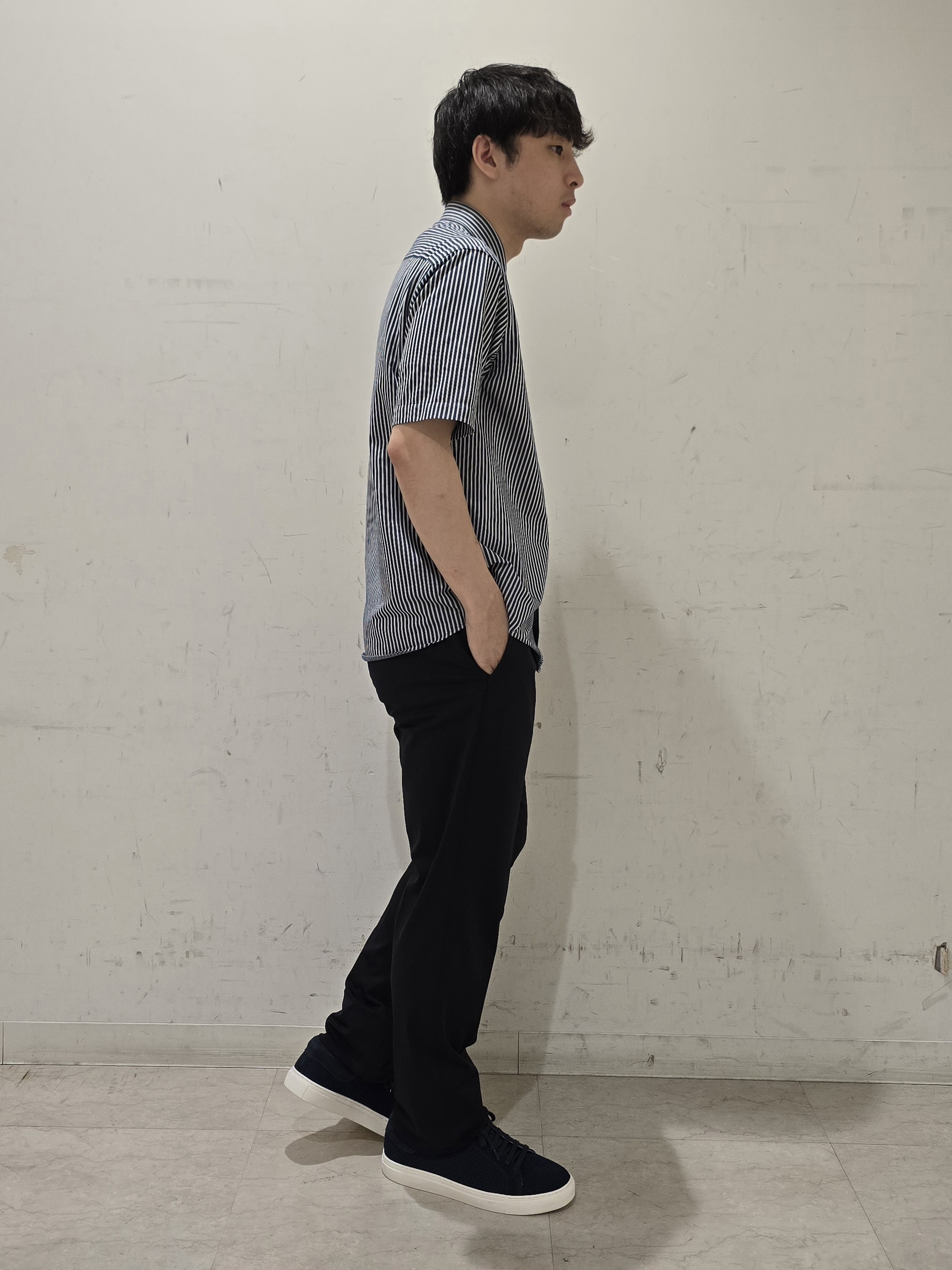 白木駆さんの「TAKEO KIKUCHI｜【360&deg;ストレッチ／軽量】None Of Stress ライト パンツ（セットアップ対応）」を使ったコーディネート