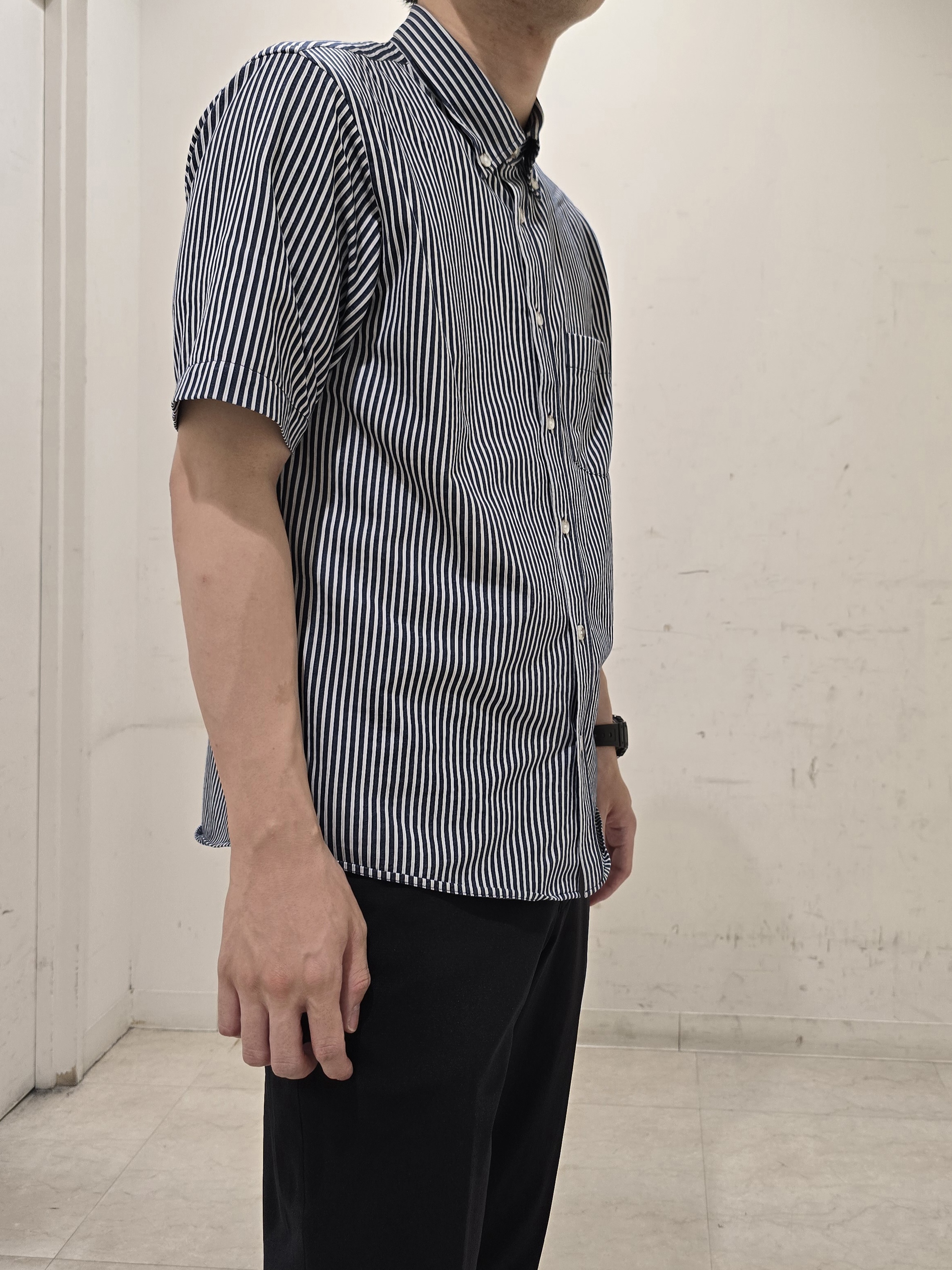 白木駆さんの「TAKEO KIKUCHI｜【360&deg;ストレッチ／軽量】None Of Stress ライト パンツ（セットアップ対応）」を使ったコーディネート