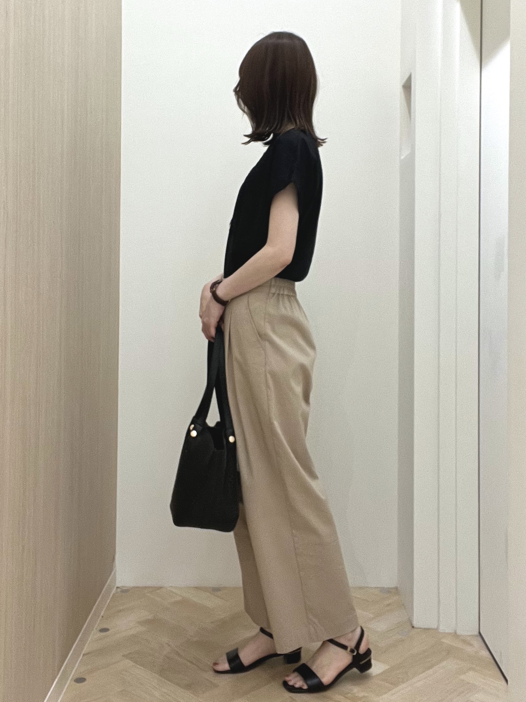  おまつさんの「grove｜【持続冷感/SET UP可】ひんやりポンチシリーズ／フロントレースドルマンカットソー」を使ったコーディネート