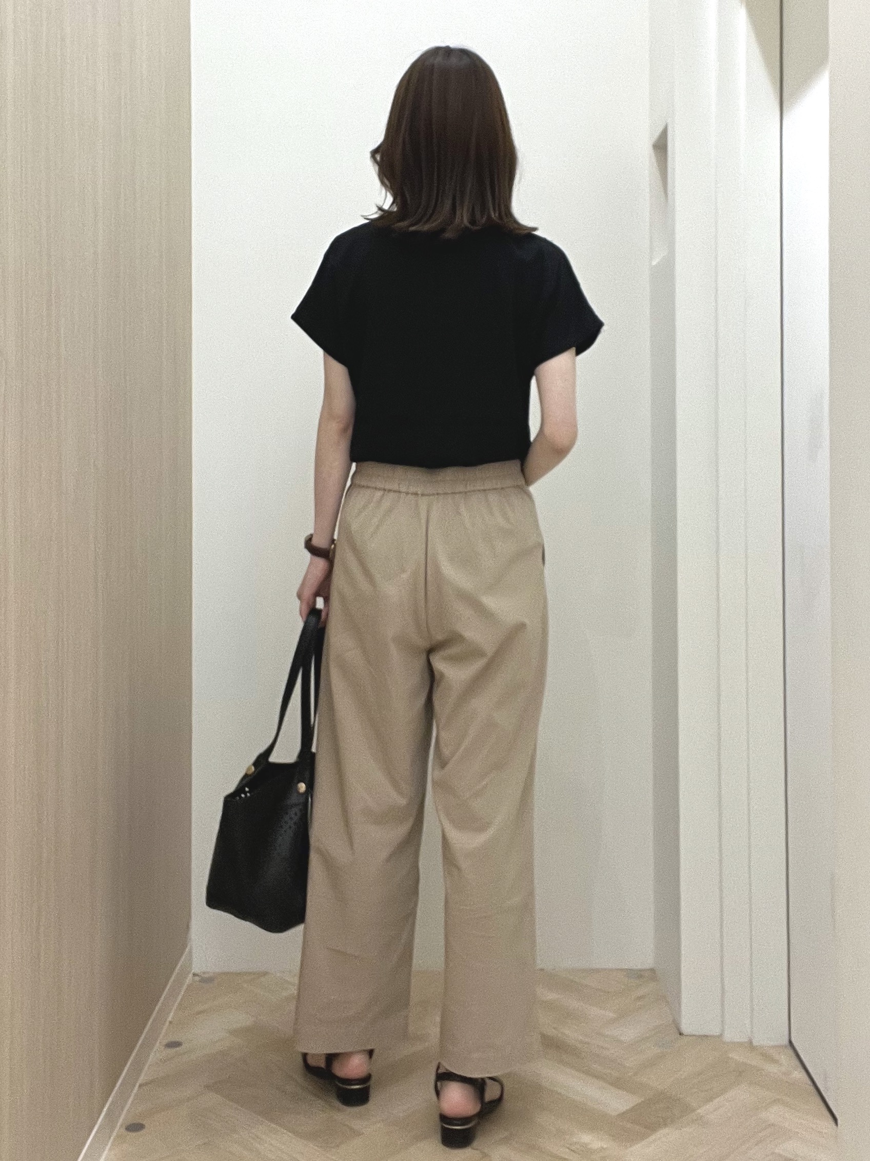  おまつさんの「grove｜【持続冷感/SET UP可】ひんやりポンチシリーズ／フロントレースドルマンカットソー」を使ったコーディネート