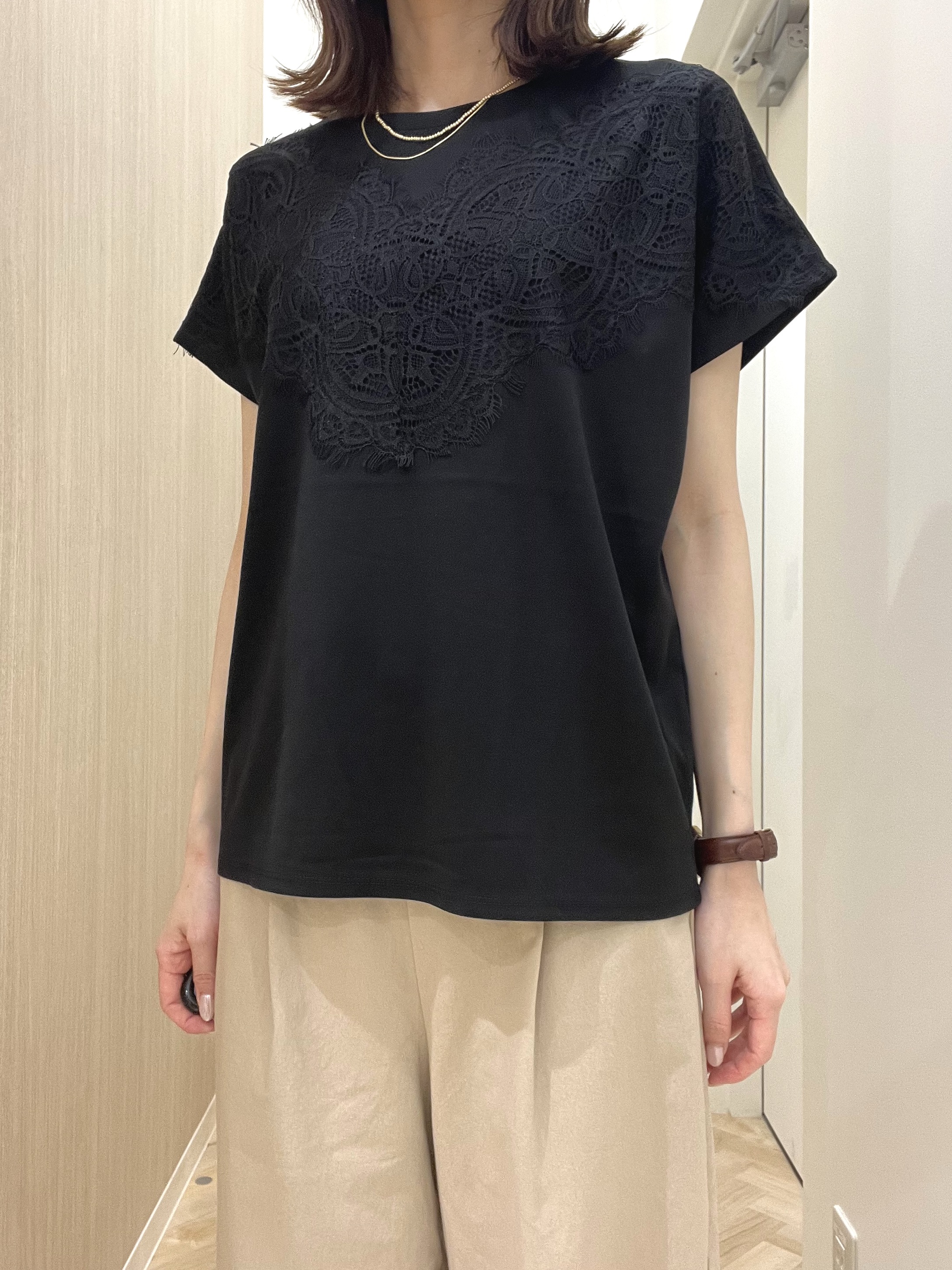  おまつさんの「grove｜【持続冷感/SET UP可】ひんやりポンチシリーズ／フロントレースドルマンカットソー」を使ったコーディネート