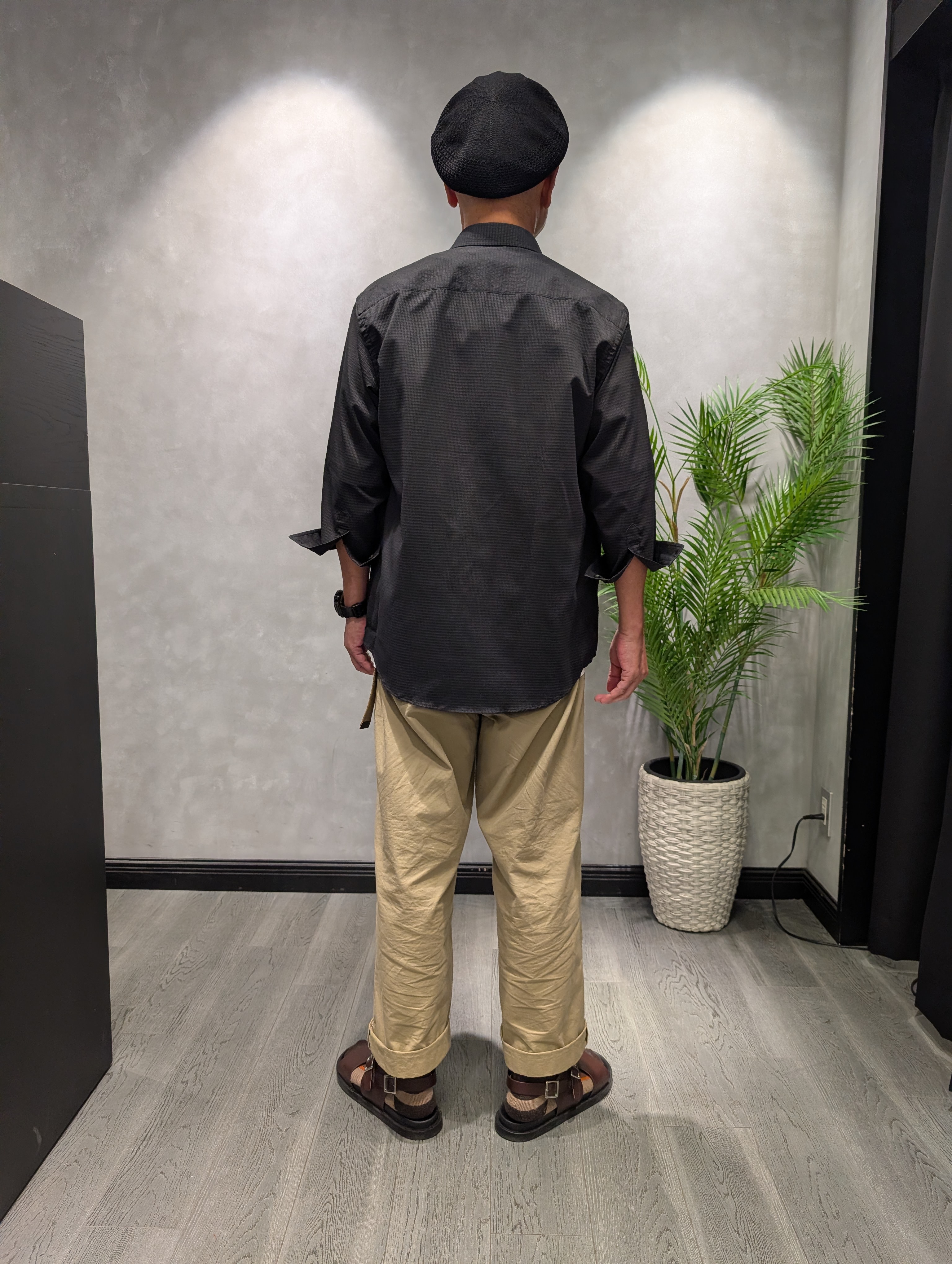 三谷義勝さんの「TAKEO KIKUCHI｜【日本製】DotAir（R）サッカー7分袖シャツ」を使ったコーディネート