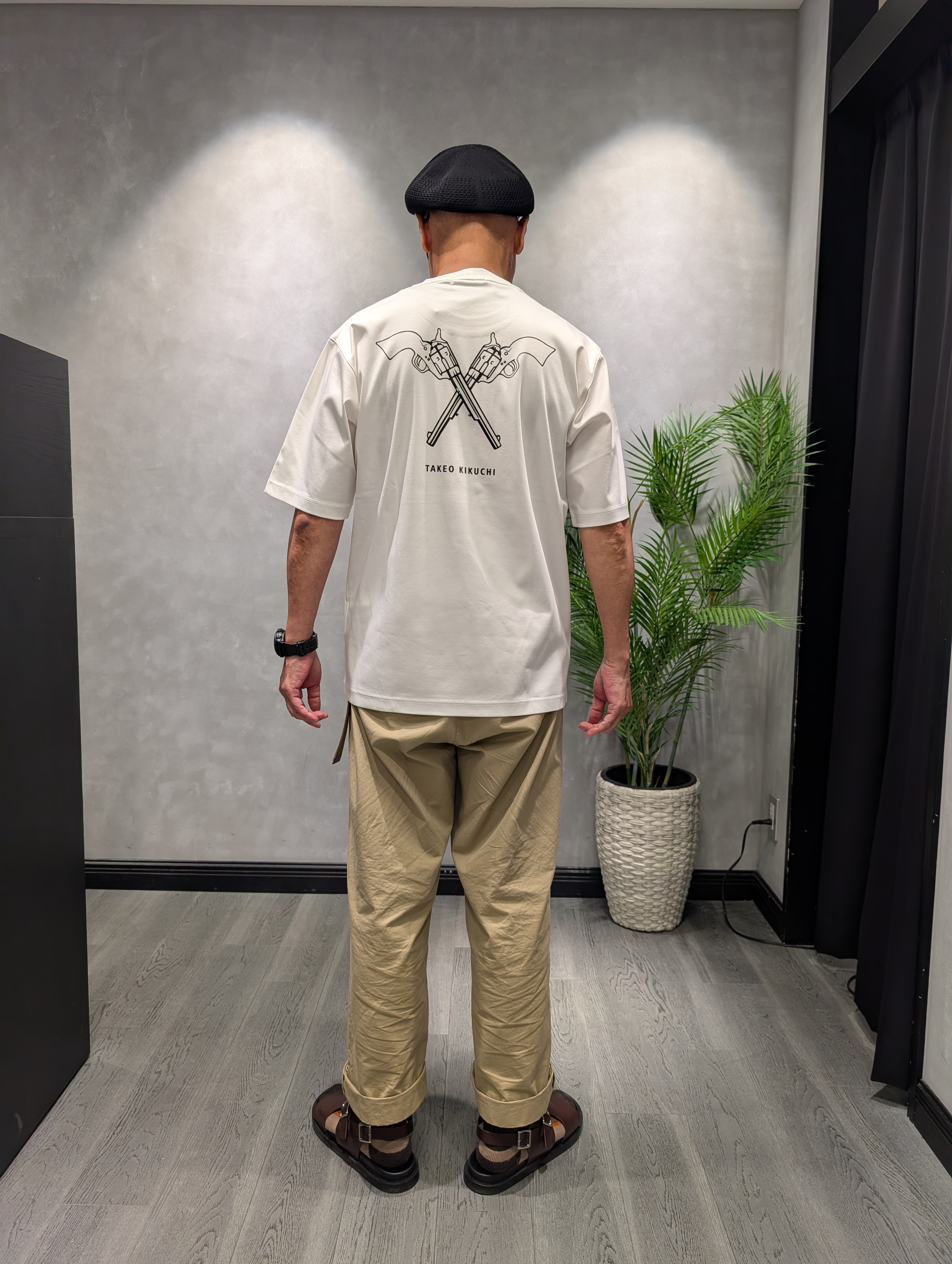 三谷義勝さんの「TAKEO KIKUCHI｜【日本製】DotAir（R）サッカー7分袖シャツ」を使ったコーディネート