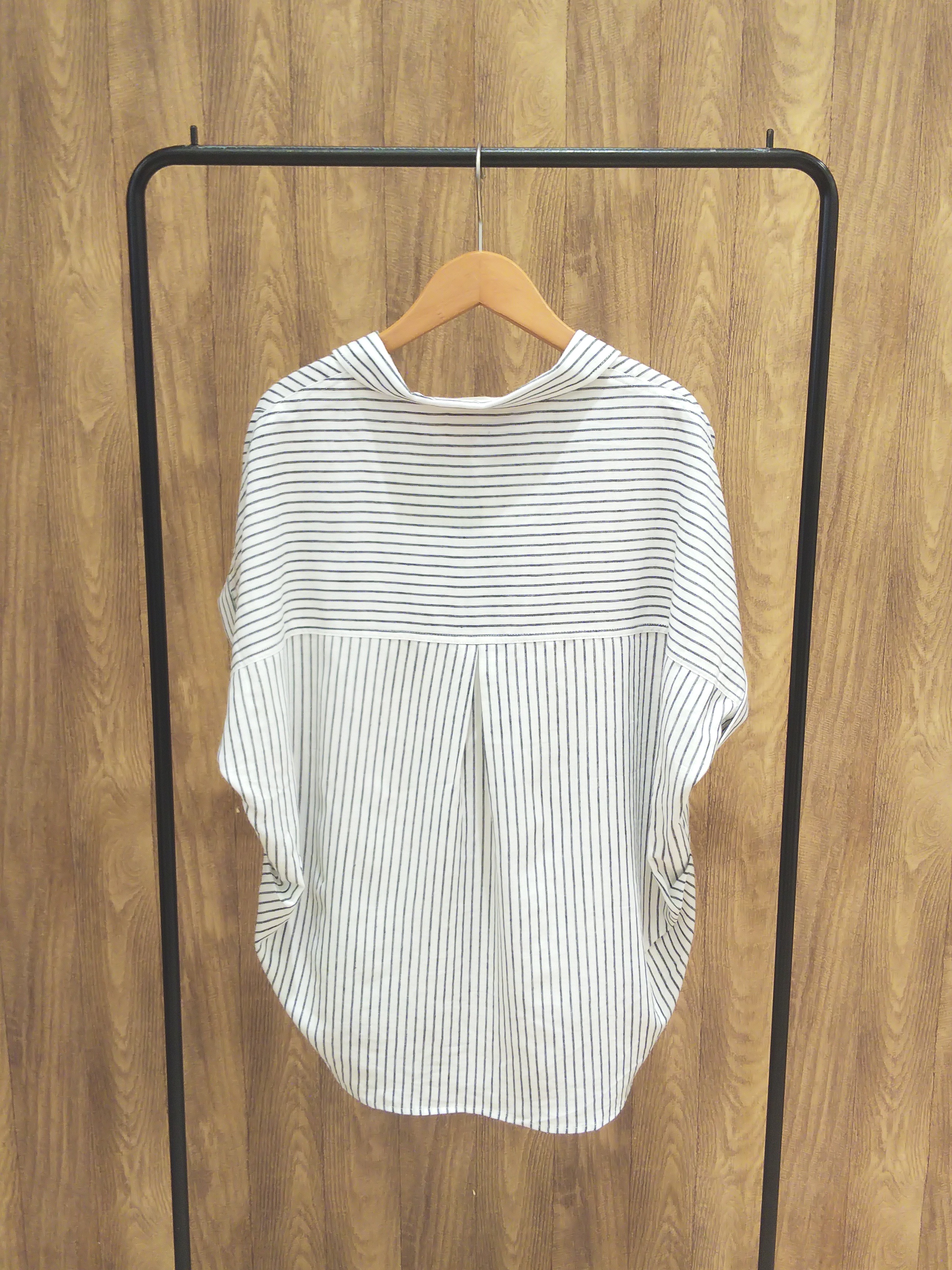 mikaさんの「SHOO･LA･RUE｜【UV/吸水速乾/抗菌防臭】インせず着られる フレンチリネンスキッパーシャツ」を使ったコーディネート