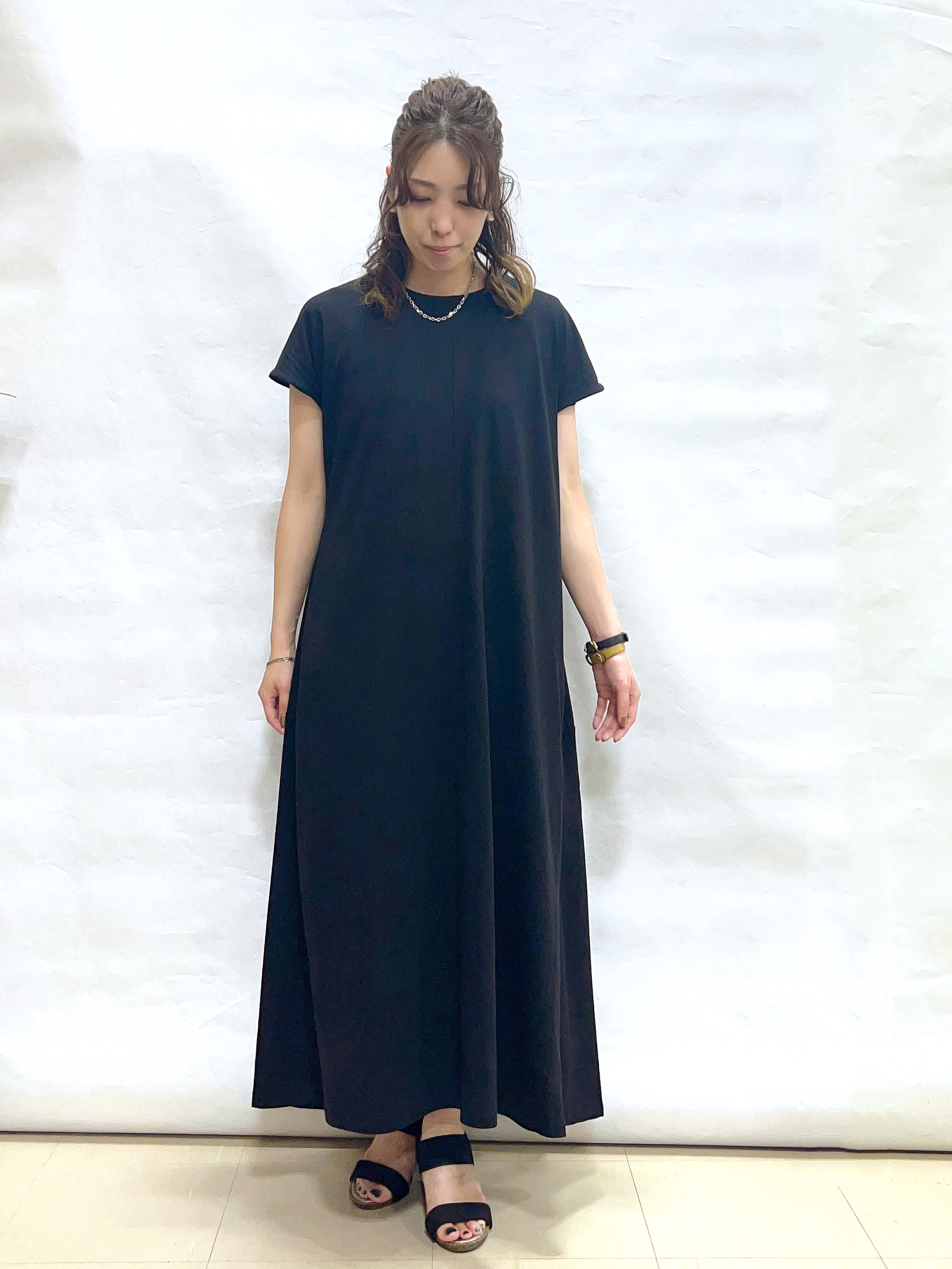 まっつんさんの「SHOO･LA･RUE｜【体型カバー/洗濯機可】涼やかAラインロングワンピース」を使ったコーディネート