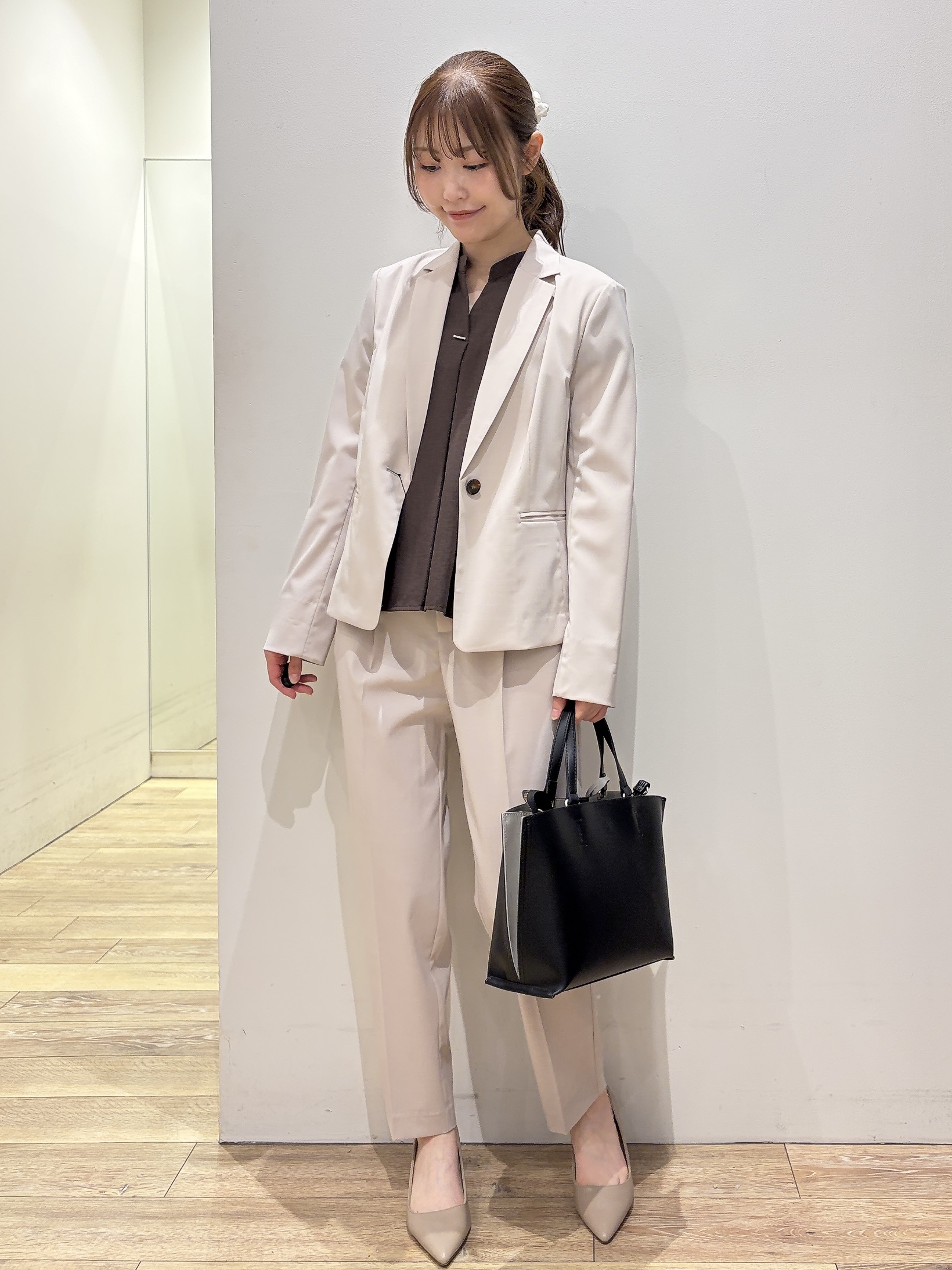 MOMOさんの「index｜【接触冷感／吸水速乾】タックスキッパーブラウス《防シワ／イージーアイロン／洗濯機OK／9col》」を使ったコーディネート