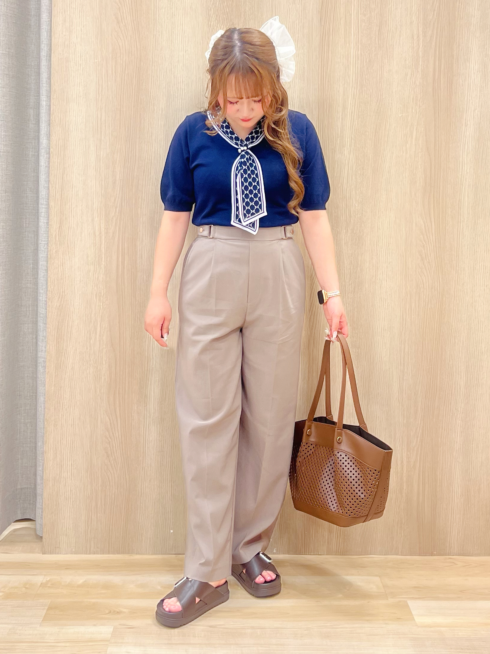みことさんの「grove｜【大人気アイテム5分袖で登場！】スカーフ柄ボウタイ五分袖ニットプルオーバ―」を使ったコーディネート
