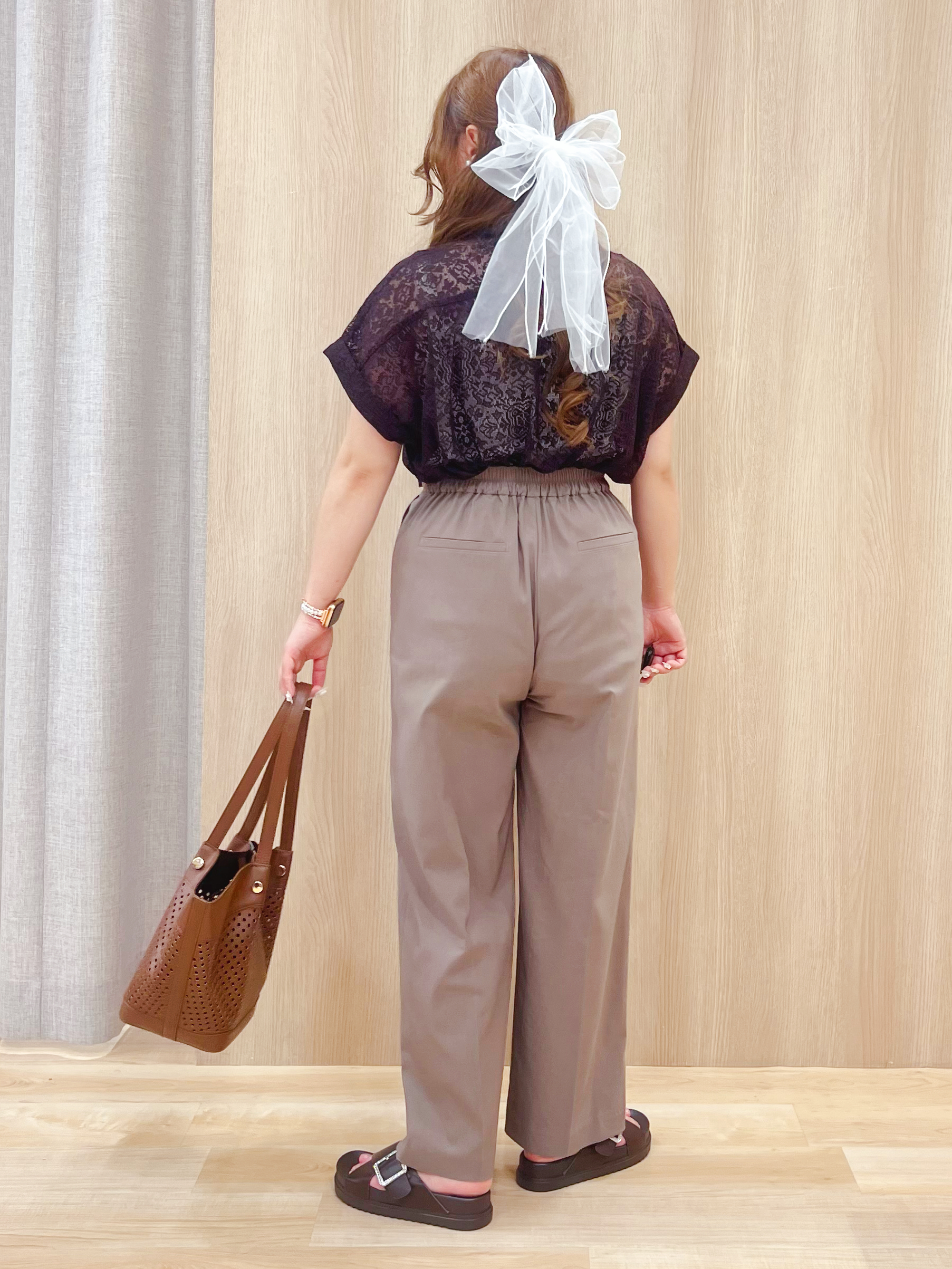 みことさんの「grove｜【洗える・体型カバー】レースドルマンシャツ」を使ったコーディネート