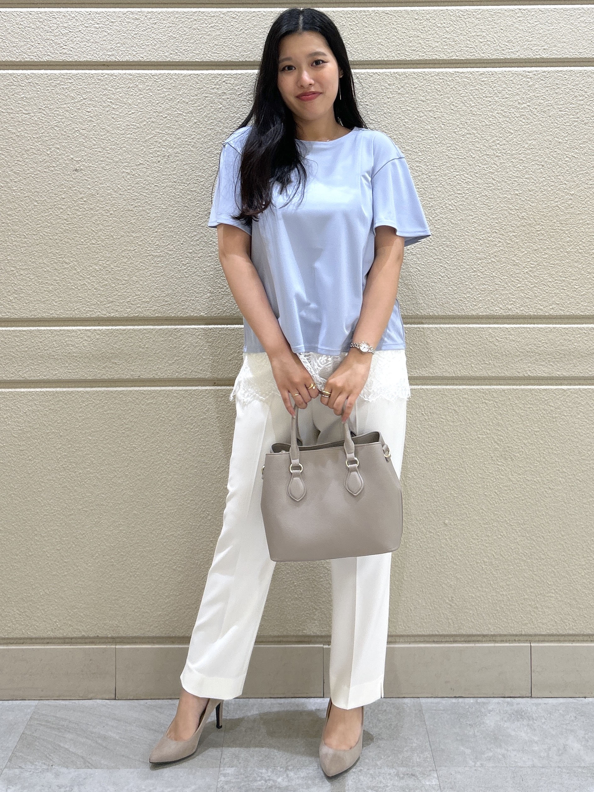 Momokaさんの「COUP DE CHANCE｜【手洗い可／日本製／接触冷感】裾レースカットソー」を使ったコーディネート