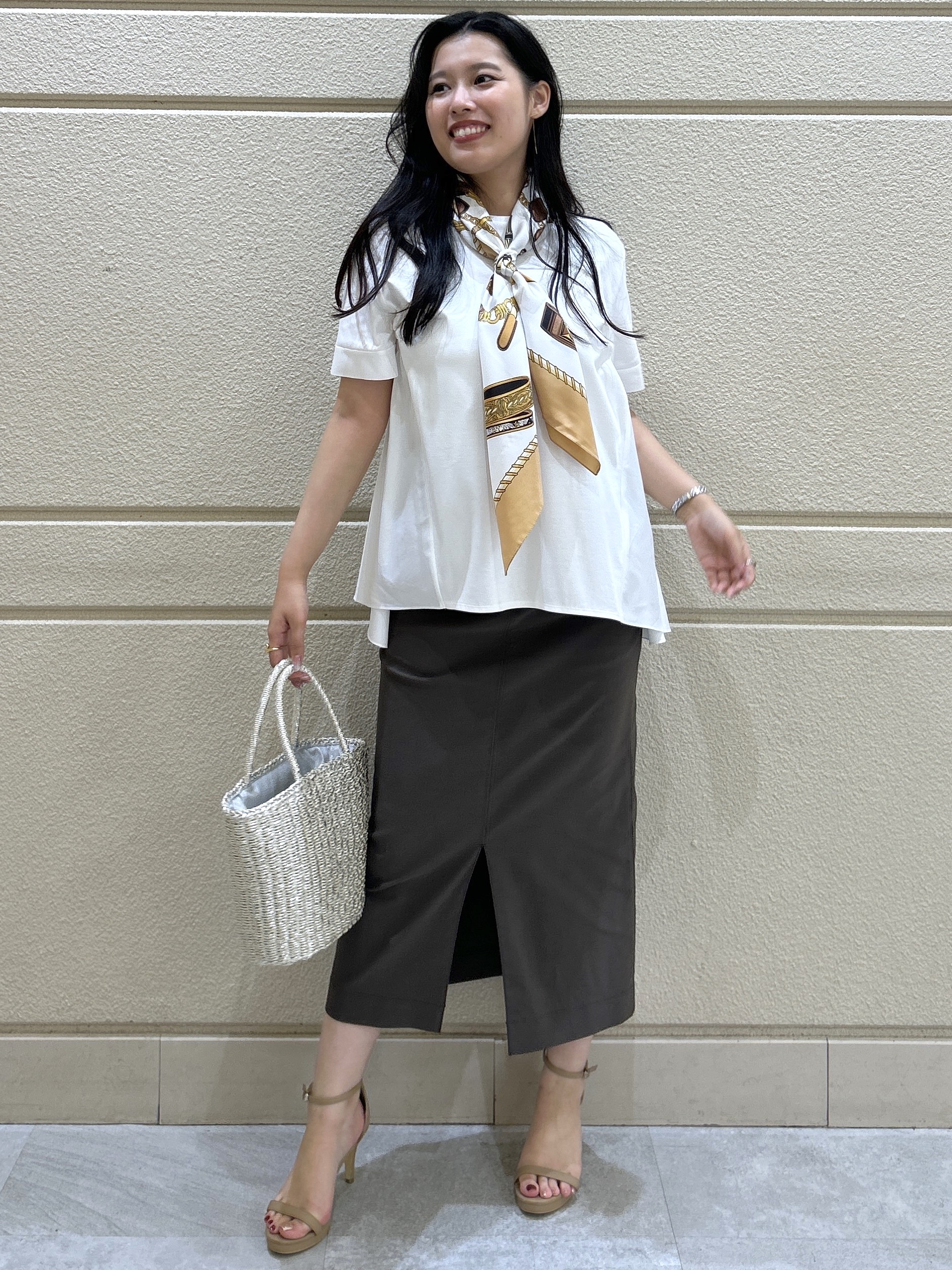 Momokaさんの「COUP DE CHANCE｜【手洗い可／日本製】バックペプラムデザイン プルオーバー」を使ったコーディネート