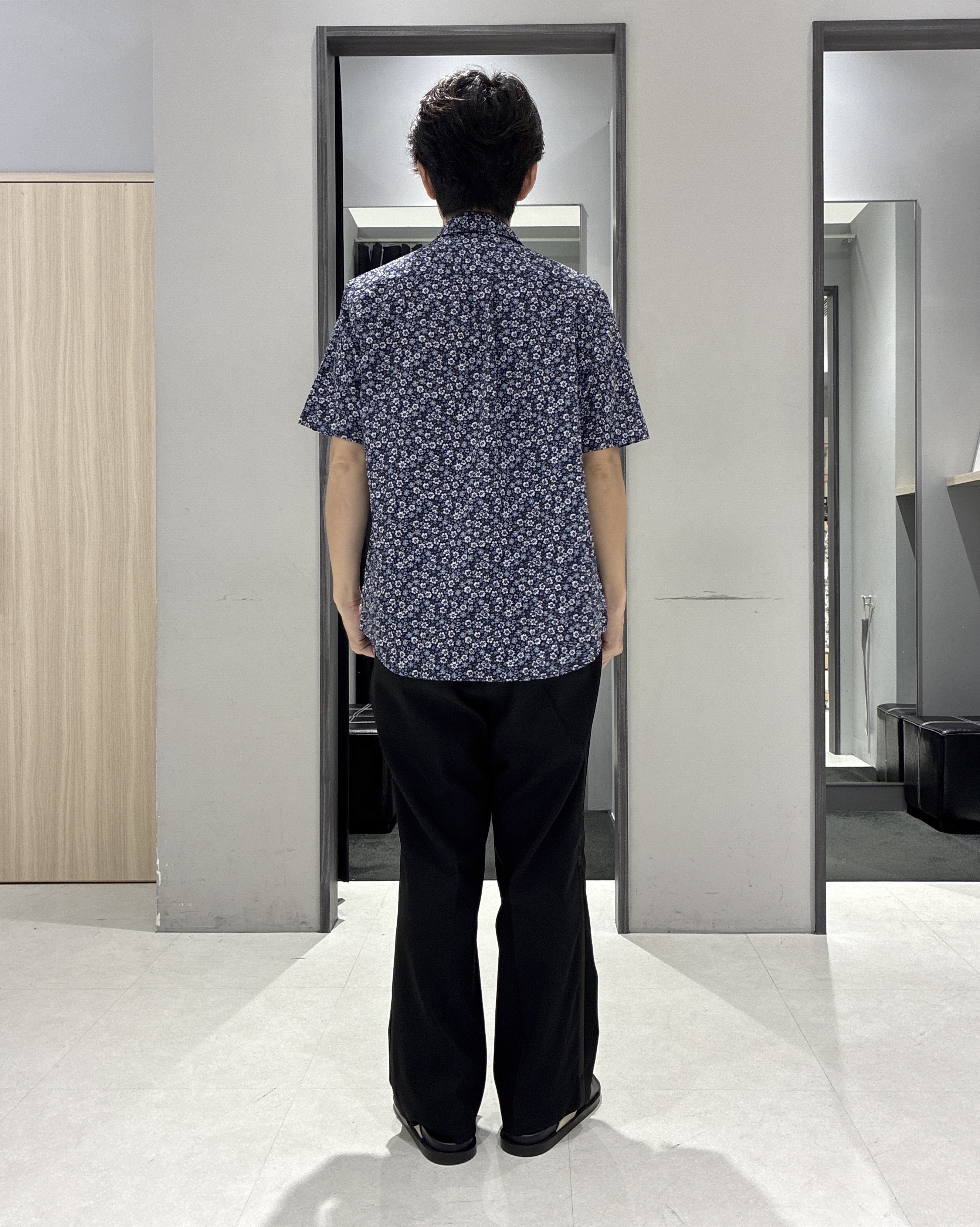 わいずみさんの「TAKEO KIKUCHI｜リップル小花シャツ」を使ったコーディネート