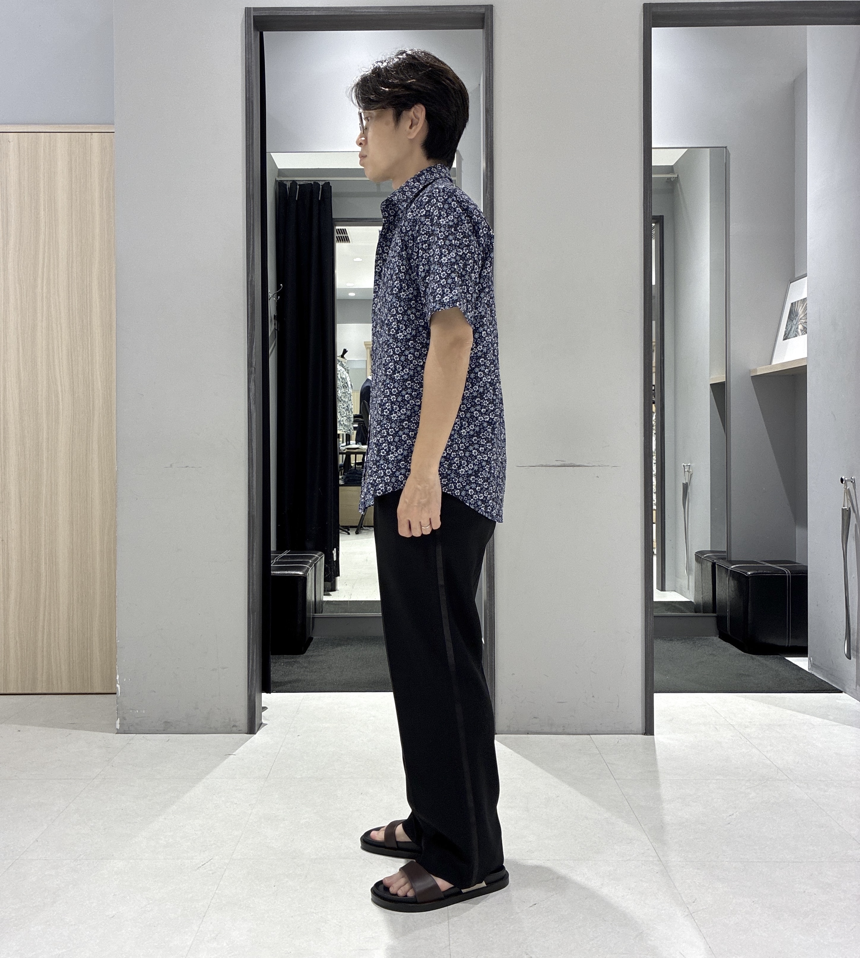 わいずみさんの「TAKEO KIKUCHI｜リップル小花シャツ」を使ったコーディネート