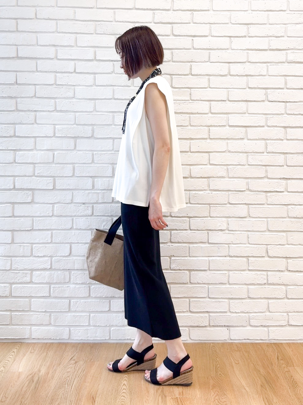 𝐜𝐡𝐢𝐤𝐚さんの「SHOO･LA･RUE｜【UVカット/接触冷感】上品に涼し気 とろみタックノースリーブトップス」を使ったコーディネート