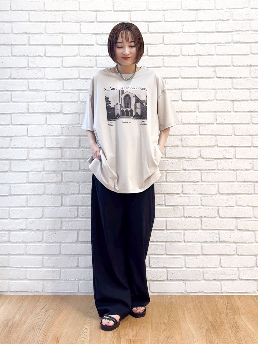 𝐜𝐡𝐢𝐤𝐚さんの「SHOO･LA･RUE｜【体型カバー】ゆるっとBIGアソートTシャツ」を使ったコーディネート