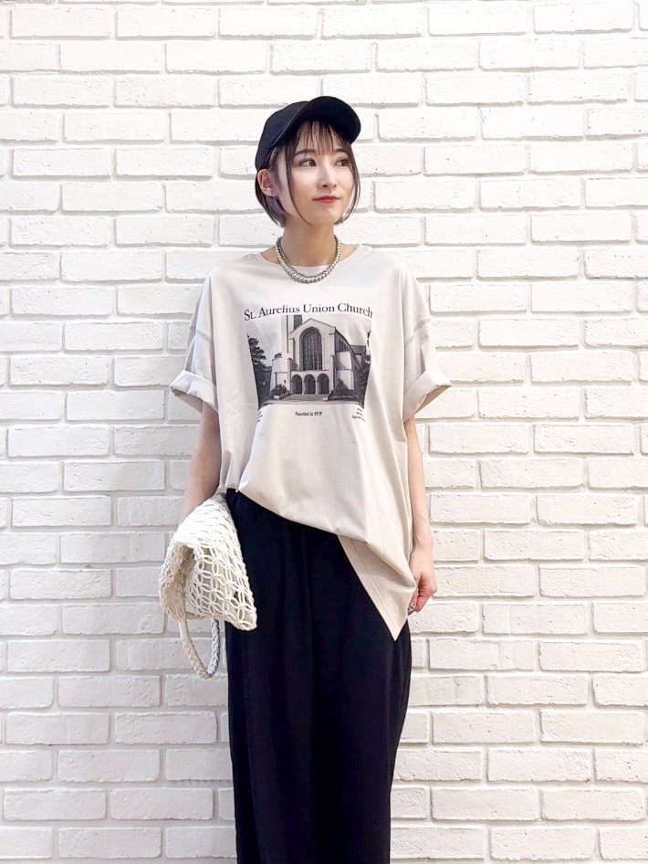 𝐜𝐡𝐢𝐤𝐚さんの「SHOO･LA･RUE｜【体型カバー】ゆるっとBIGアソートTシャツ」を使ったコーディネート