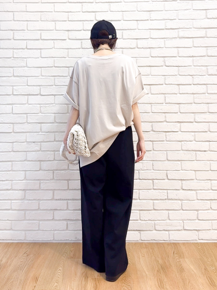 𝐜𝐡𝐢𝐤𝐚さんの「SHOO･LA･RUE｜【体型カバー】ゆるっとBIGアソートTシャツ」を使ったコーディネート