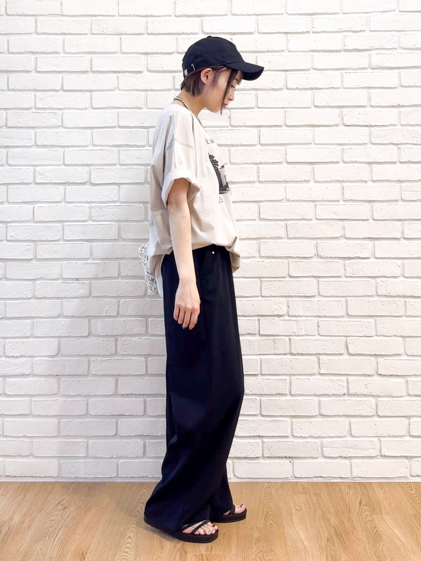 𝐜𝐡𝐢𝐤𝐚さんの「SHOO･LA･RUE｜【体型カバー】ゆるっとBIGアソートTシャツ」を使ったコーディネート
