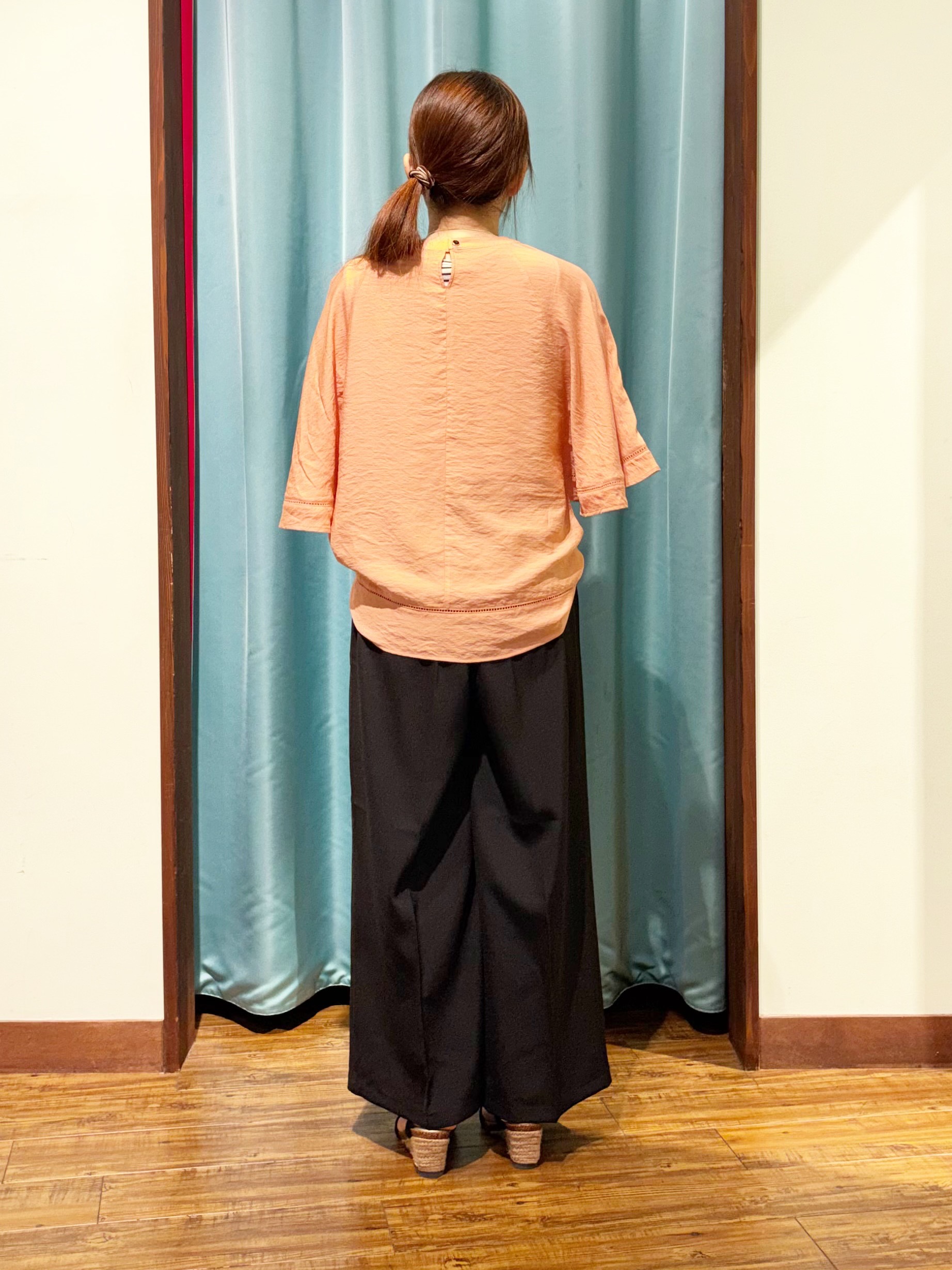 tukiさんの「SHOO･LA･RUE｜【S-LL/洗濯機可/体型カバー】はしごレースがポイント スラブポンチョ風ブラウス」を使ったコーディネート