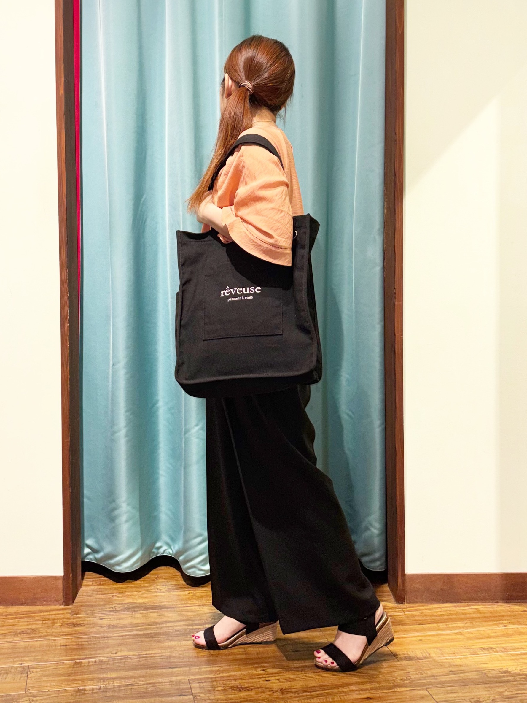 tukiさんの「SHOO･LA･RUE｜【S-LL/洗濯機可/体型カバー】はしごレースがポイント スラブポンチョ風ブラウス」を使ったコーディネート