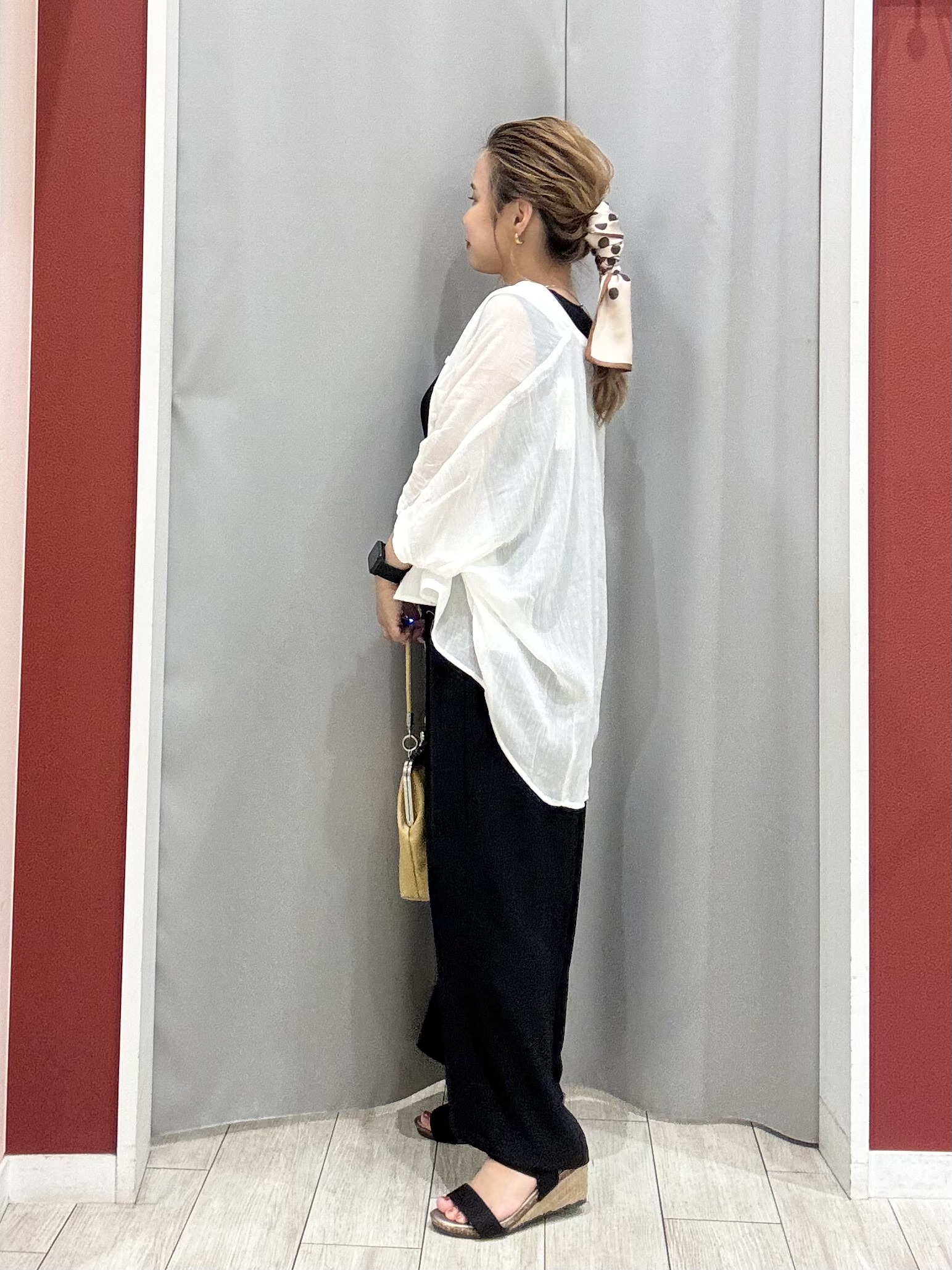 shioさんの「SHOO･LA･RUE｜【洗濯機可/選べる6色】程よいシアー感が涼し気 ゆったりワッシャードルマンブラウス」を使ったコーディネート