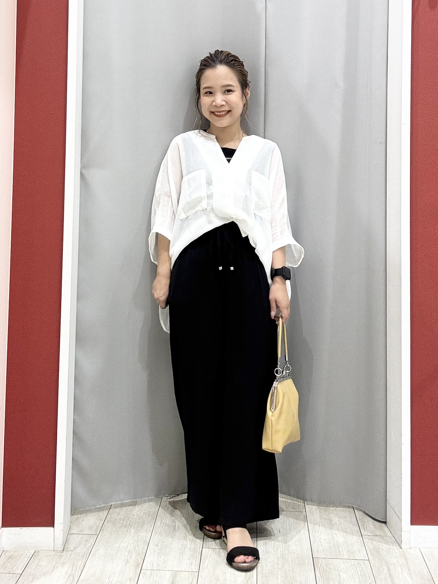shioさんの「SHOO･LA･RUE｜【洗濯機可/選べる6色】程よいシアー感が涼し気 ゆったりワッシャードルマンブラウス」を使ったコーディネート
