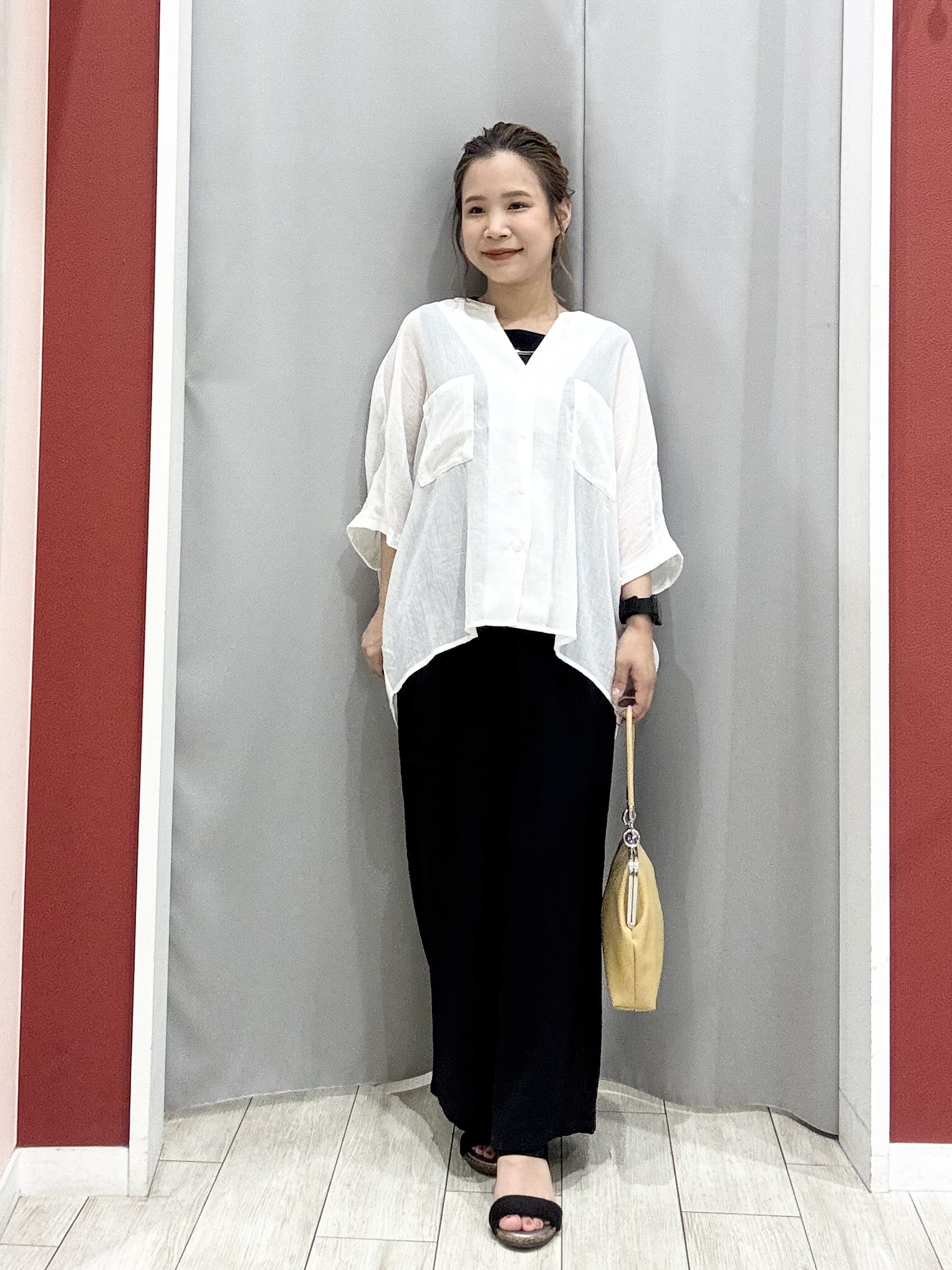 shioさんの「SHOO･LA･RUE｜【洗濯機可/選べる6色】程よいシアー感が涼し気 ゆったりワッシャードルマンブラウス」を使ったコーディネート