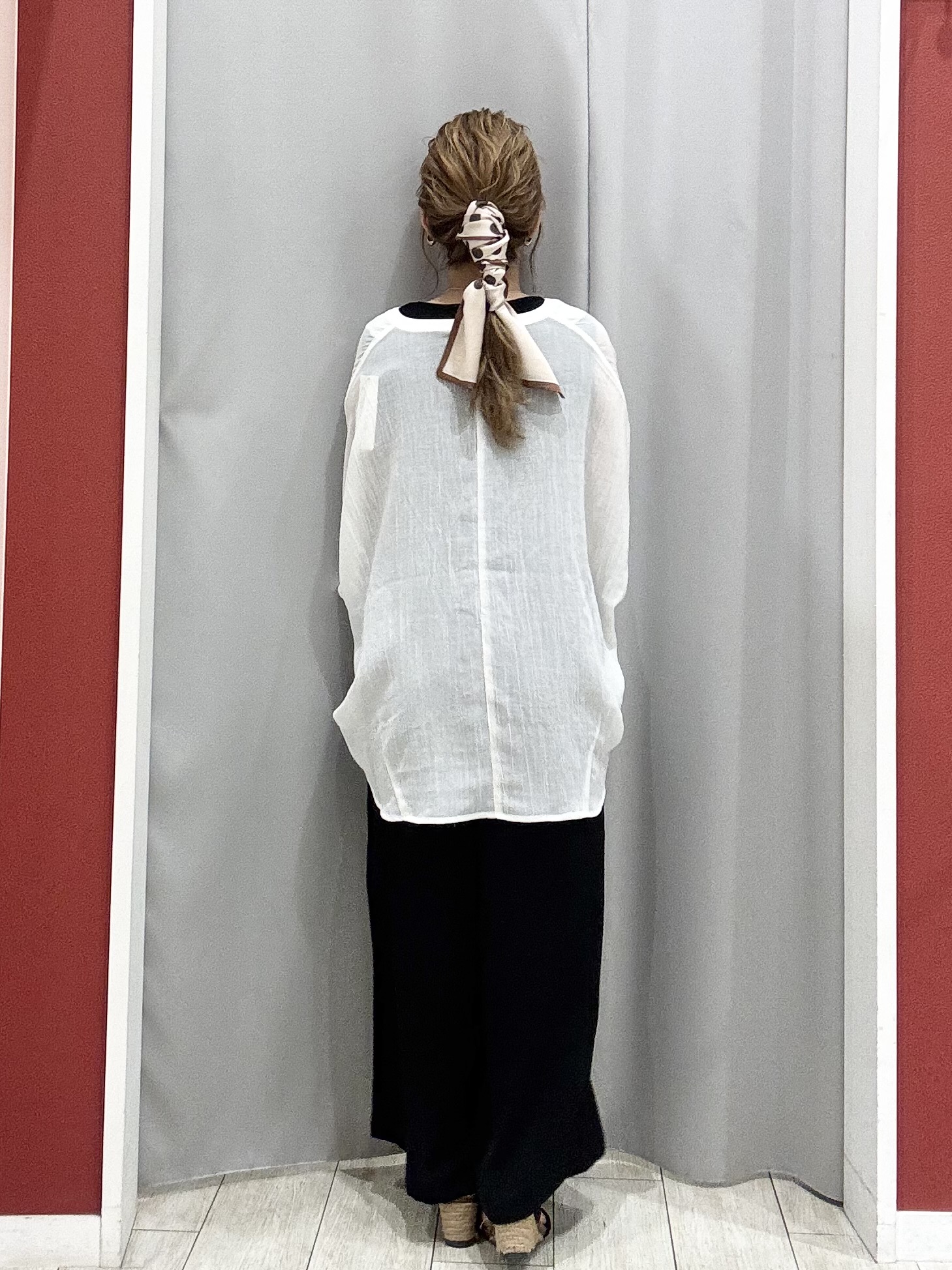 shioさんの「SHOO･LA･RUE｜【洗濯機可/選べる6色】程よいシアー感が涼し気 ゆったりワッシャードルマンブラウス」を使ったコーディネート