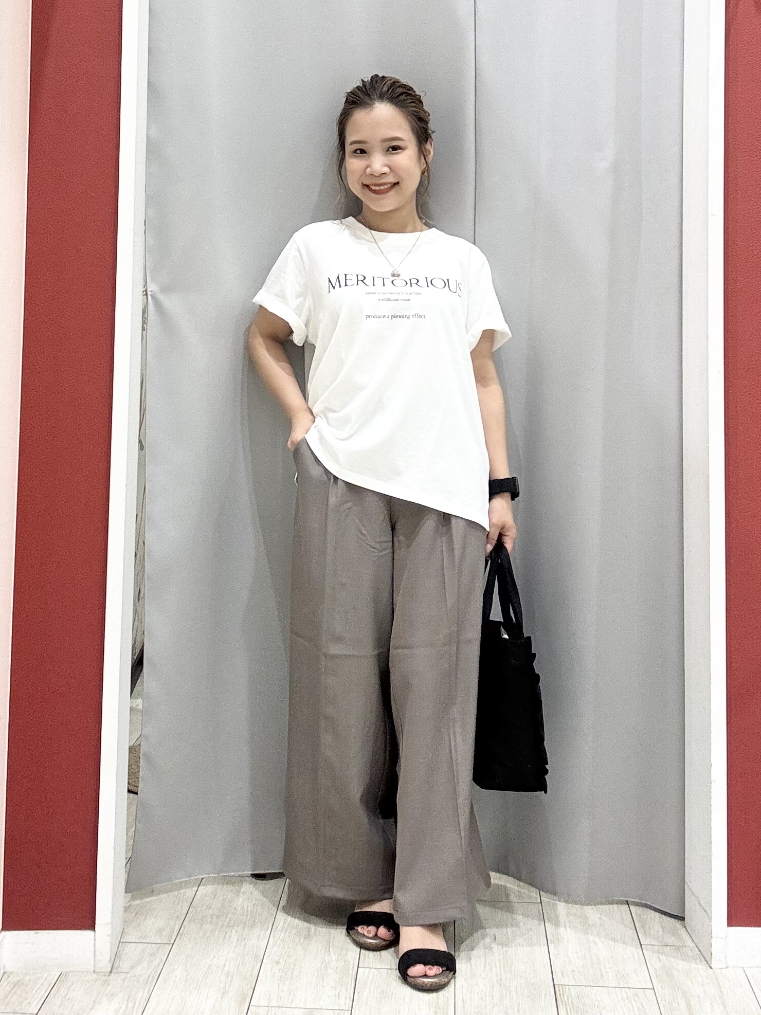 shioさんの「SHOO･LA･RUE｜【S-LL/洗濯機可】大人のベーシックカラープリントTシャツ」を使ったコーディネート
