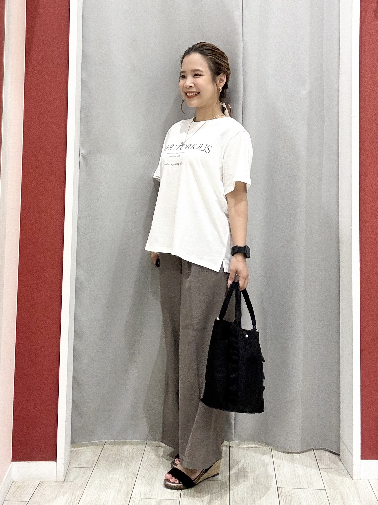 shioさんの「SHOO･LA･RUE｜【S-LL/洗濯機可】大人のベーシックカラープリントTシャツ」を使ったコーディネート