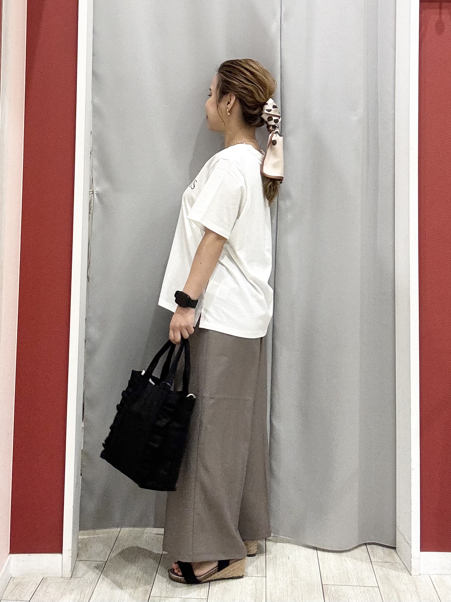 shioさんの「SHOO･LA･RUE｜【S-LL/洗濯機可】大人のベーシックカラープリントTシャツ」を使ったコーディネート