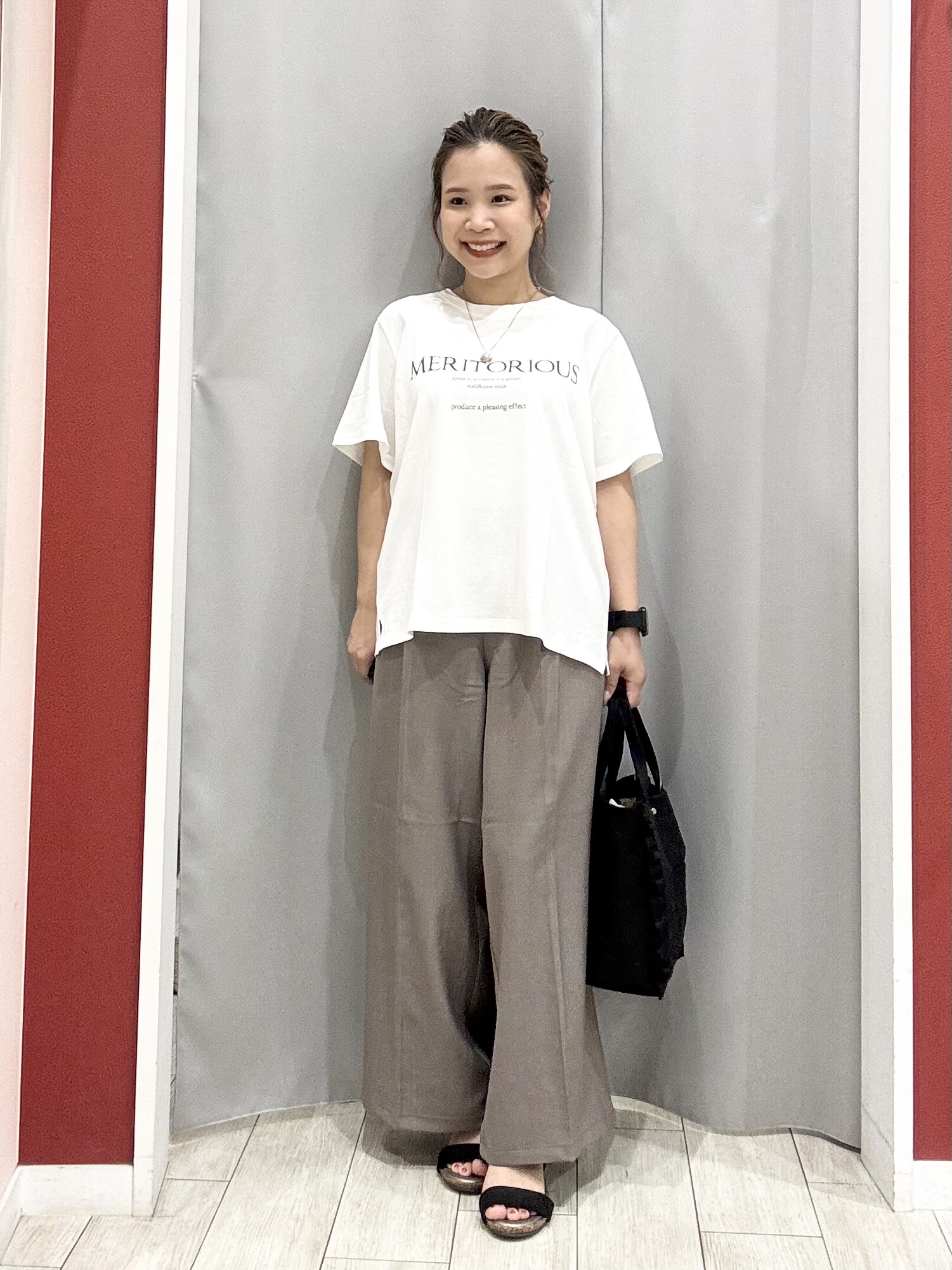 shioさんの「SHOO･LA･RUE｜【S-LL/洗濯機可】大人のベーシックカラープリントTシャツ」を使ったコーディネート