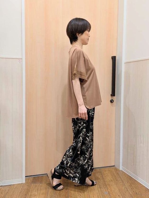 Kさんの「SHOO･LA･RUE｜【UV/洗濯機可/体型カバー】ヒップ周りが隠せる お袖レースTシャツ」を使ったコーディネート