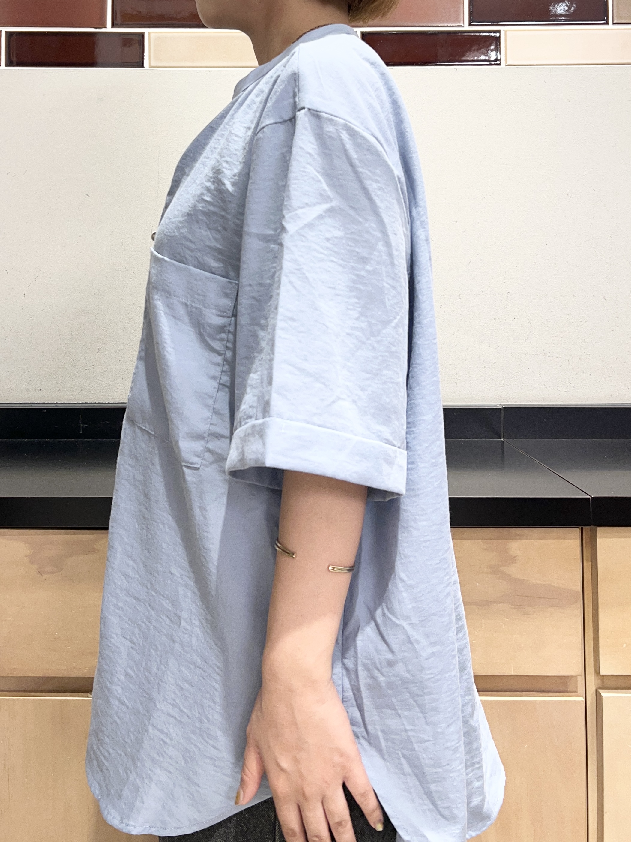 かのさんの「THE SHOP TK｜【M-XL/秋始めにちょうどいい】細見え5分袖Wポケットシャツ」を使ったコーディネート