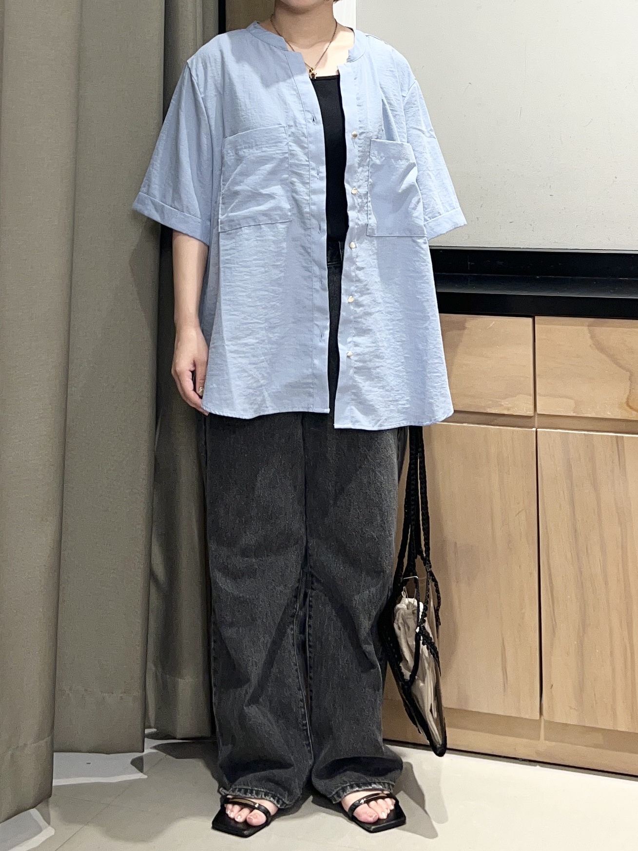 かのさんの「THE SHOP TK｜【M-XL/秋始めにちょうどいい】細見え5分袖Wポケットシャツ」を使ったコーディネート