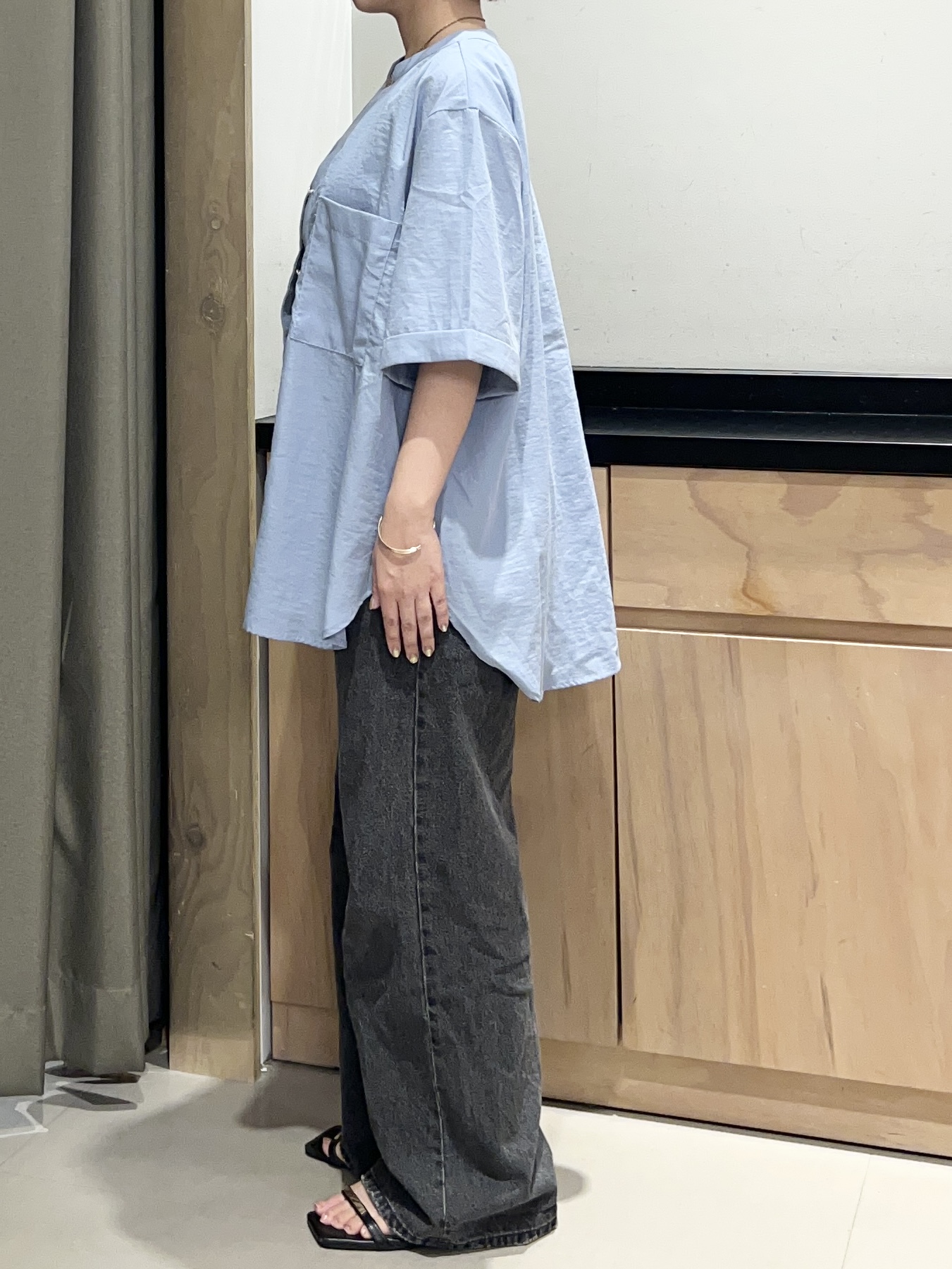 かのさんの「THE SHOP TK｜【M-XL/秋始めにちょうどいい】細見え5分袖Wポケットシャツ」を使ったコーディネート