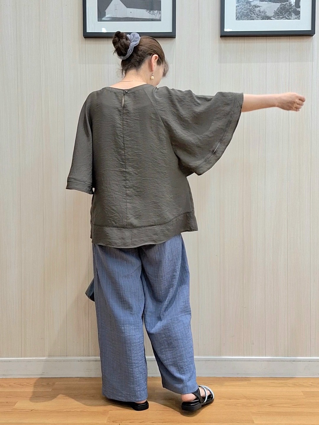 Saoさんの「SHOO･LA･RUE｜【S-LL/洗濯機可/体型カバー】はしごレースがポイント スラブポンチョ風ブラウス」を使ったコーディネート